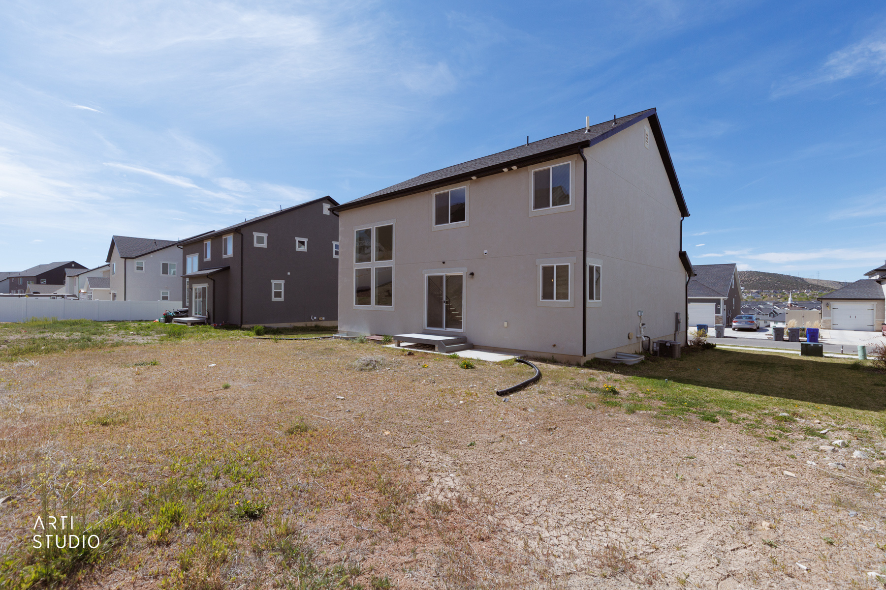 main property photo 28