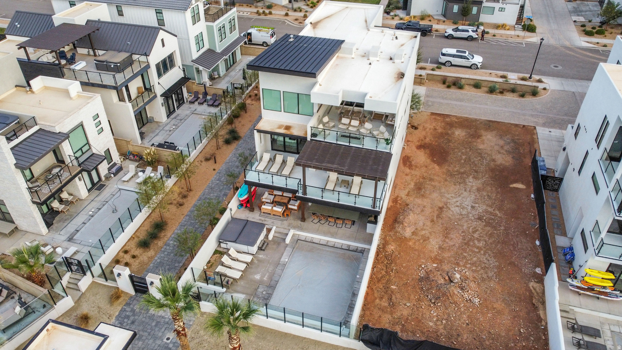 main property photo 36