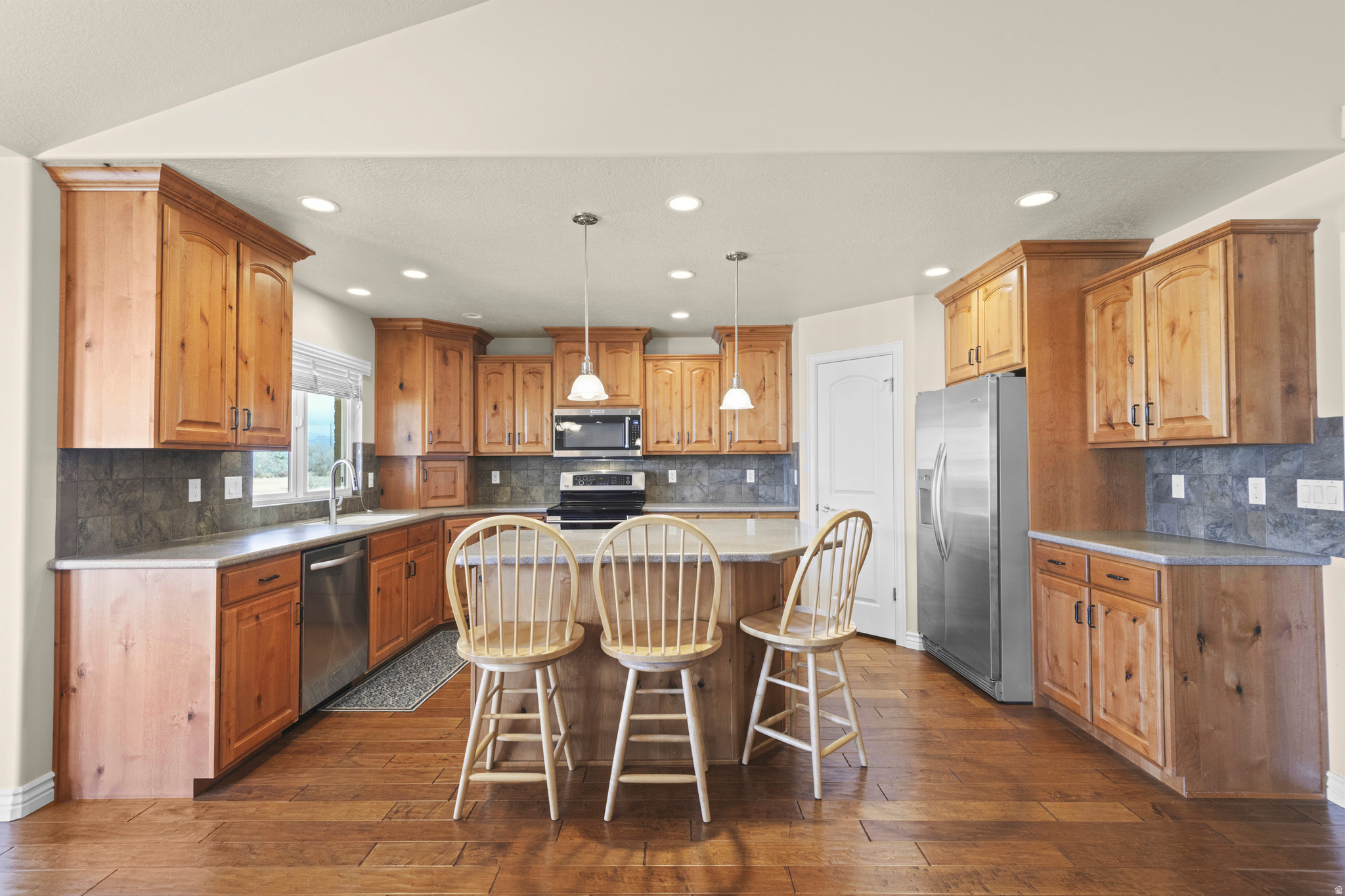 main property photo 13
