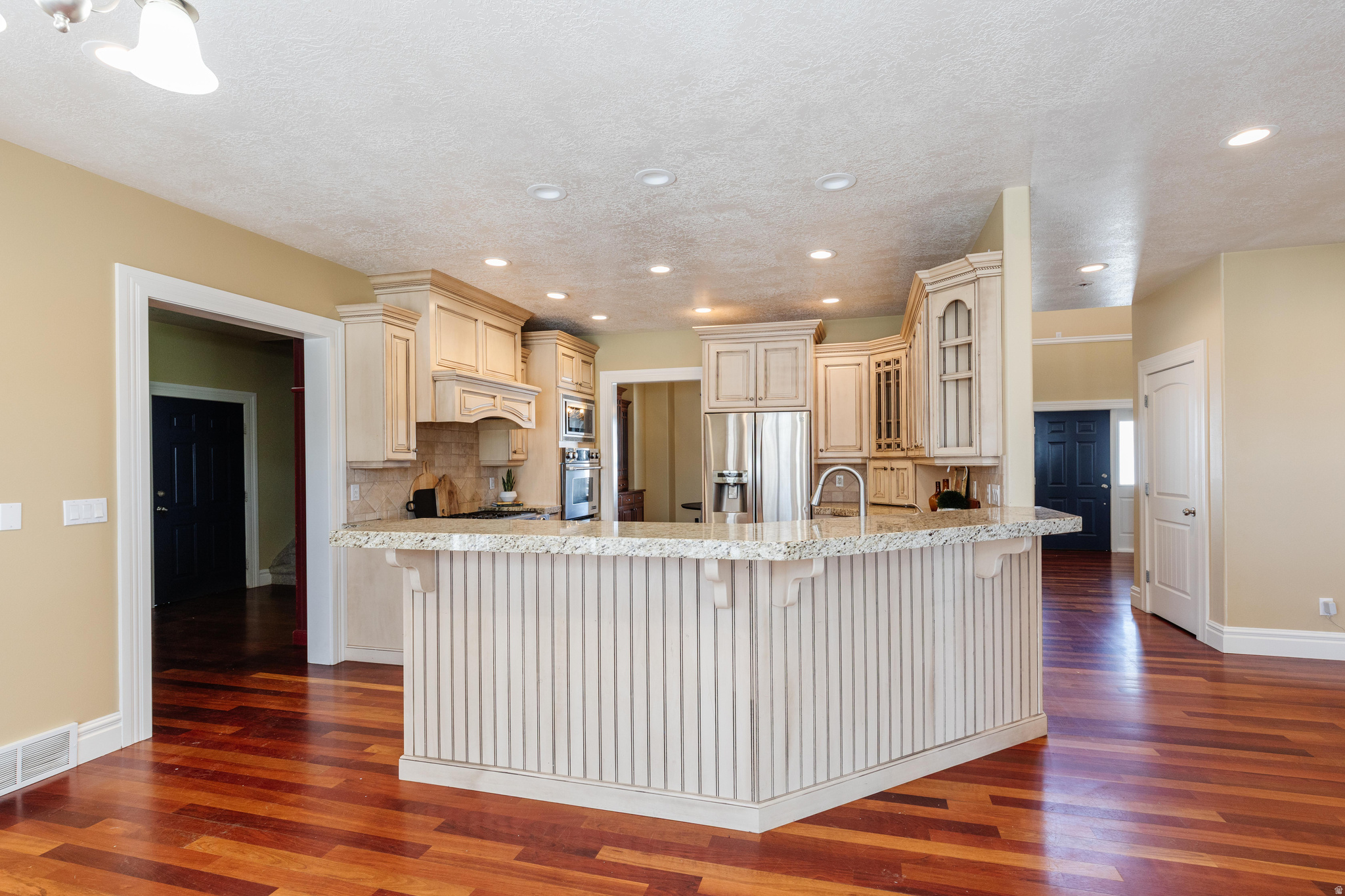 main property photo 12