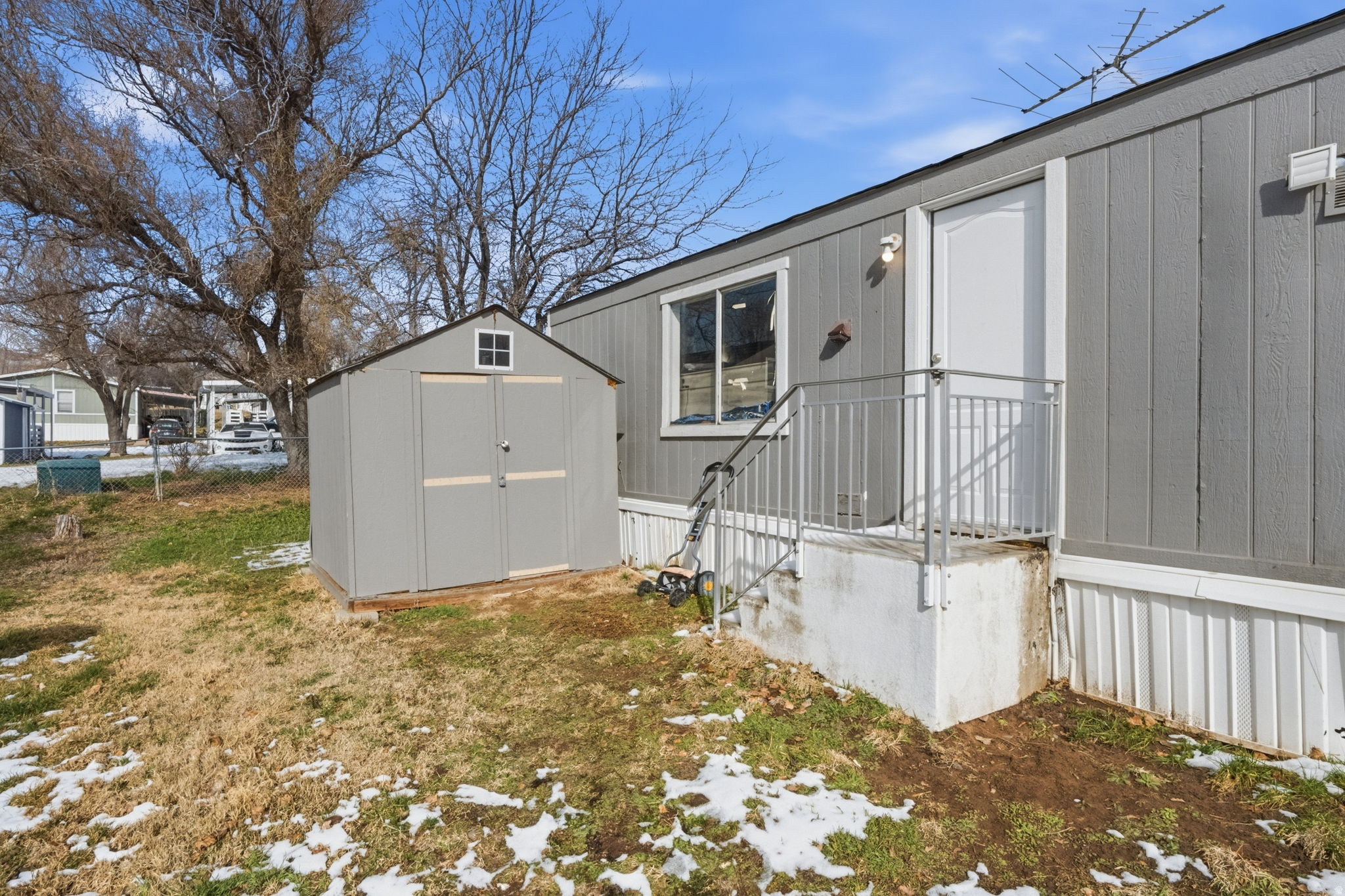 main property photo 13