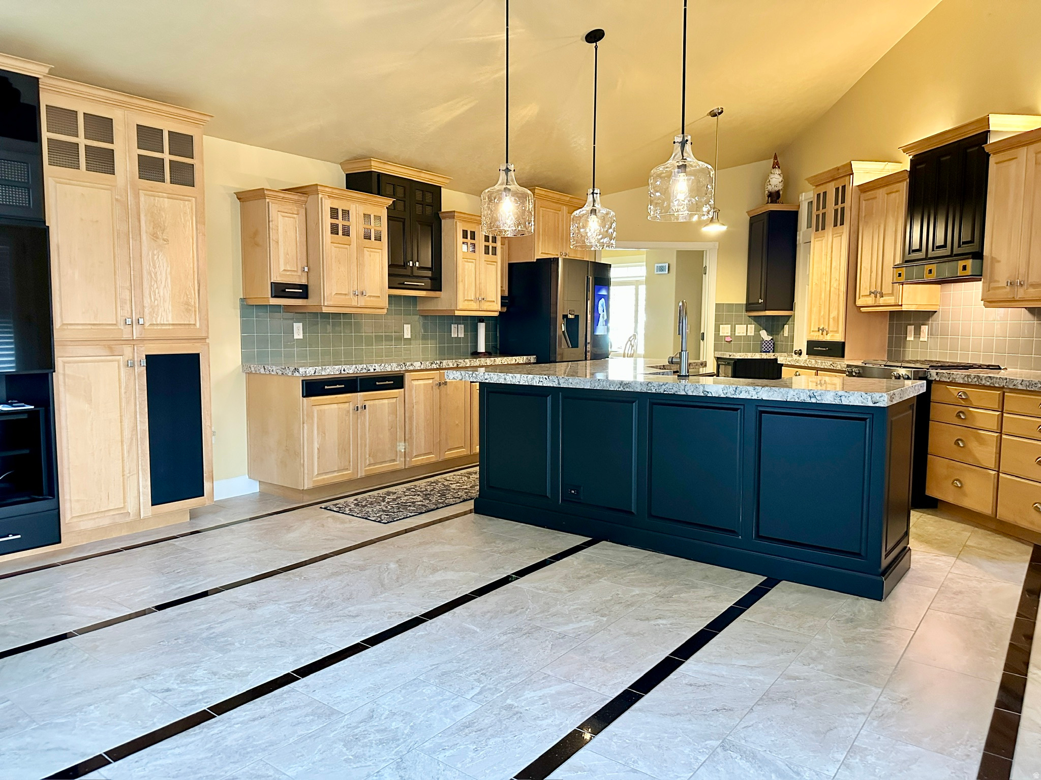 main property photo 16