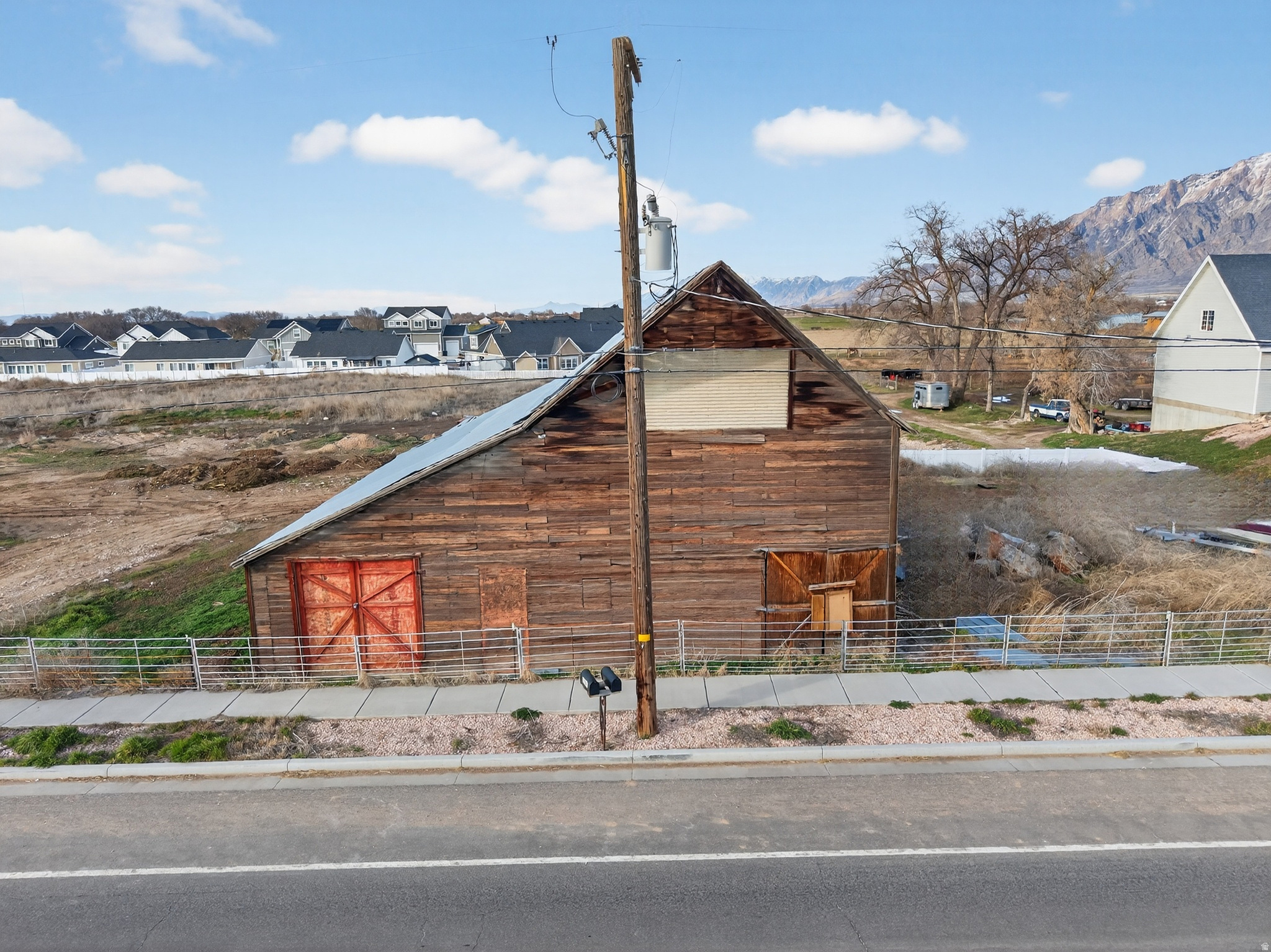 main property photo 4