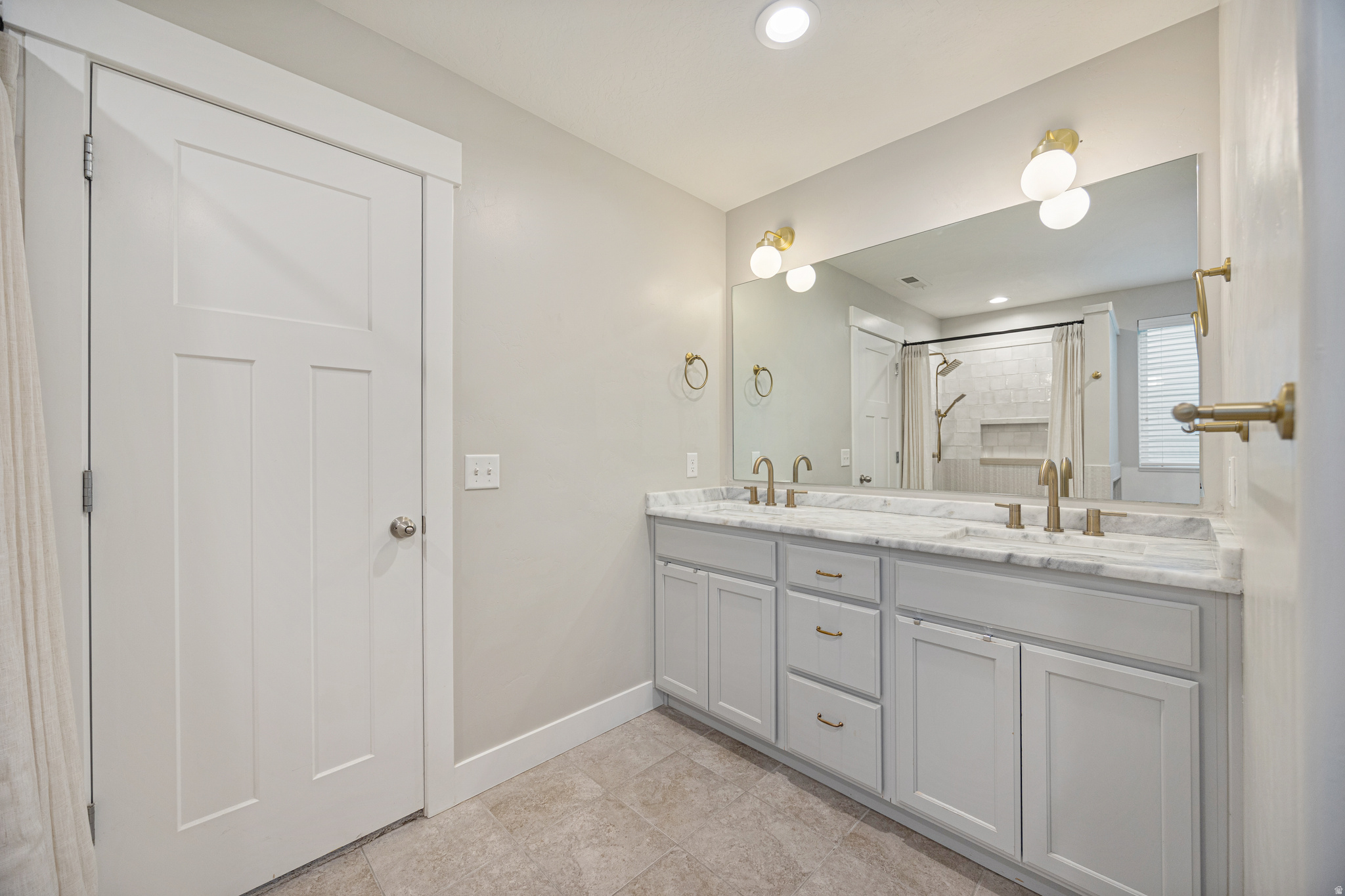 property viewer photo 25