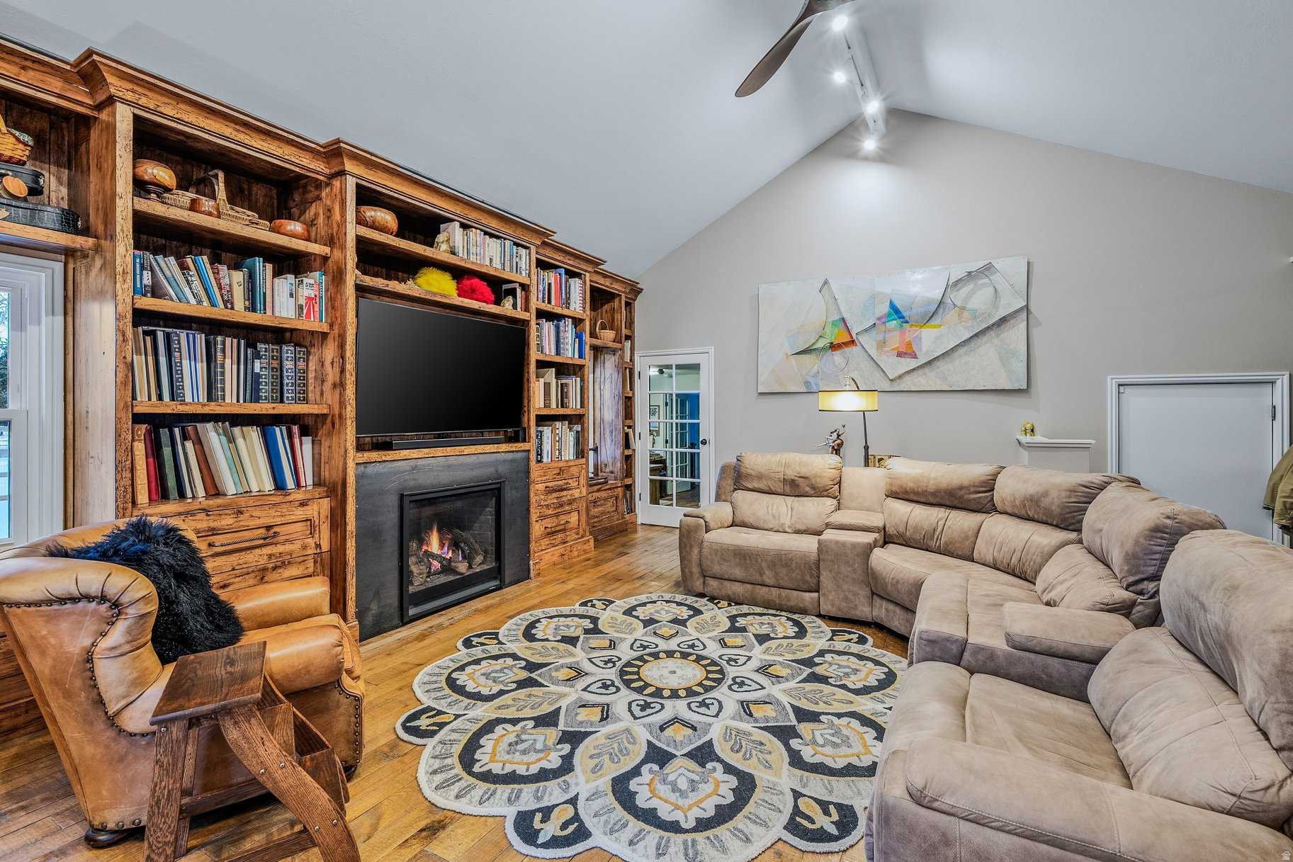 main property photo 13