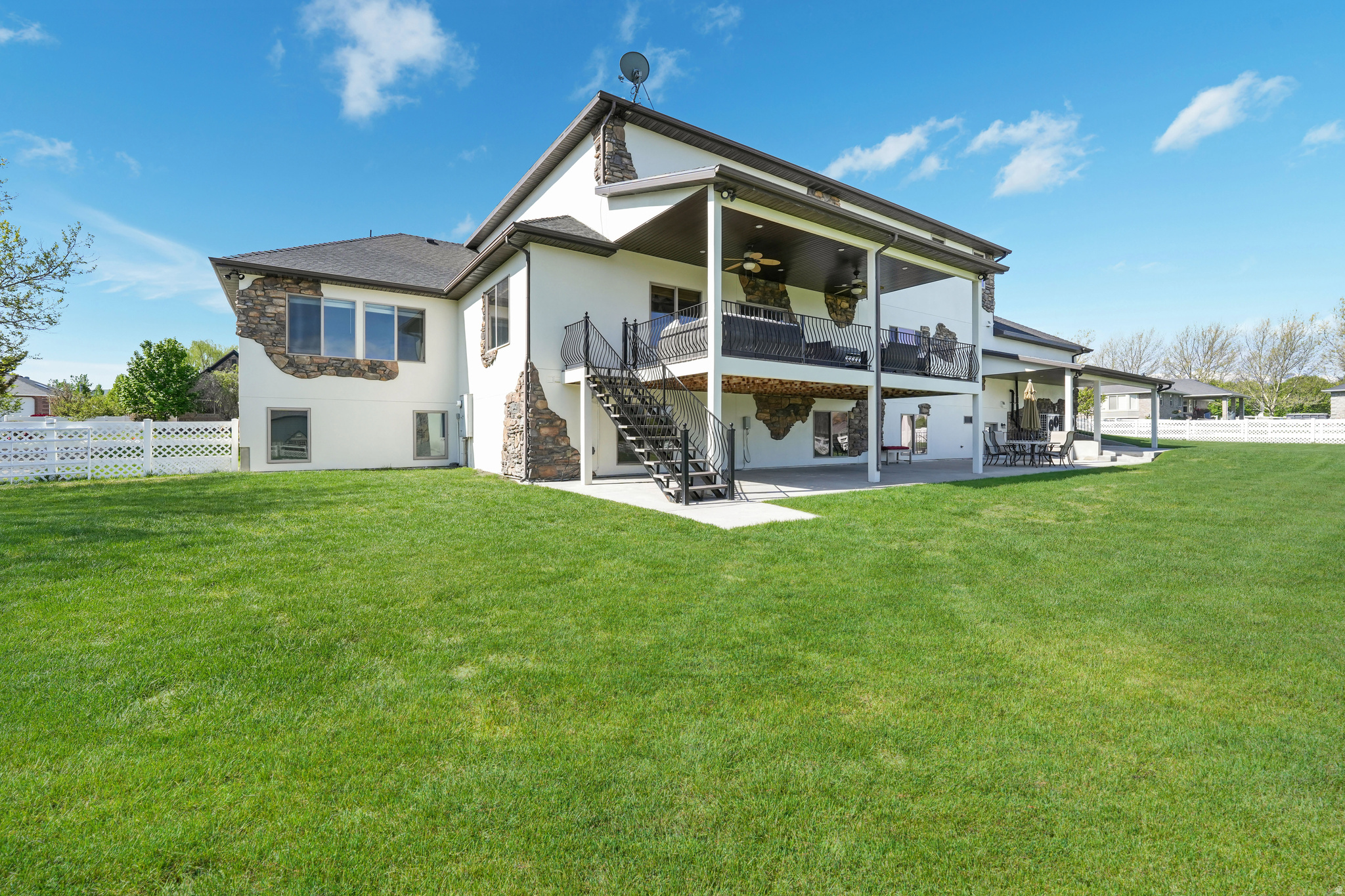 main property photo 9