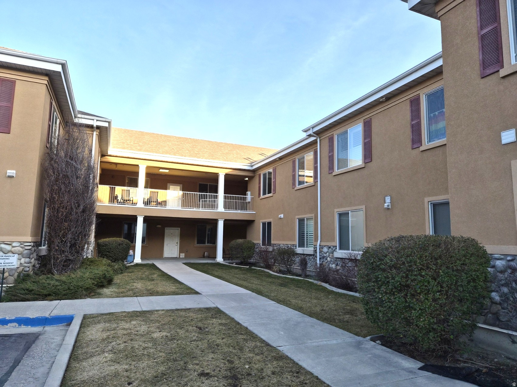 main property photo 28