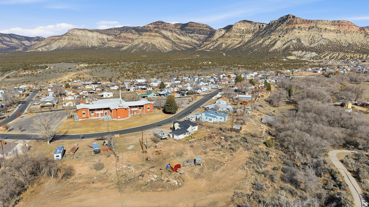 main property photo 33