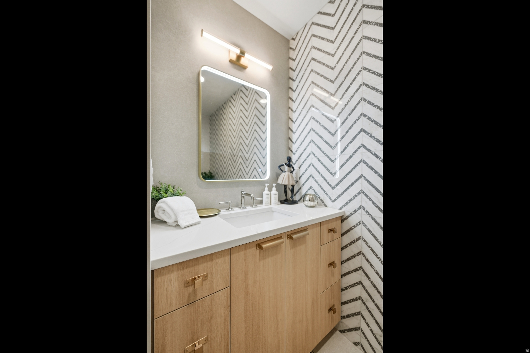 main property photo 77