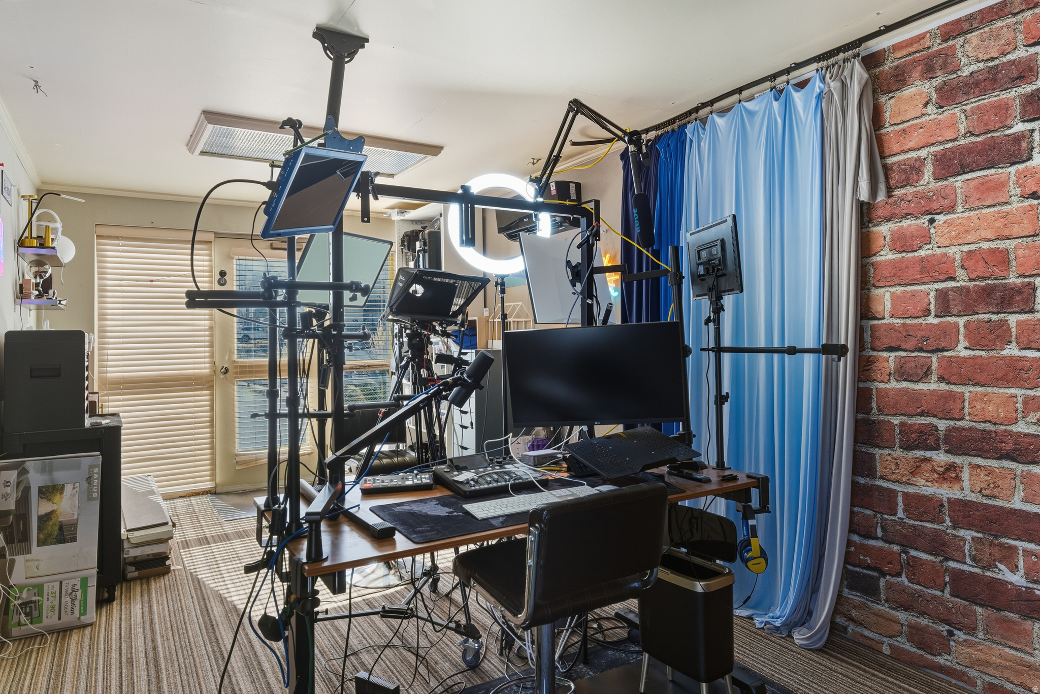 main property photo 30