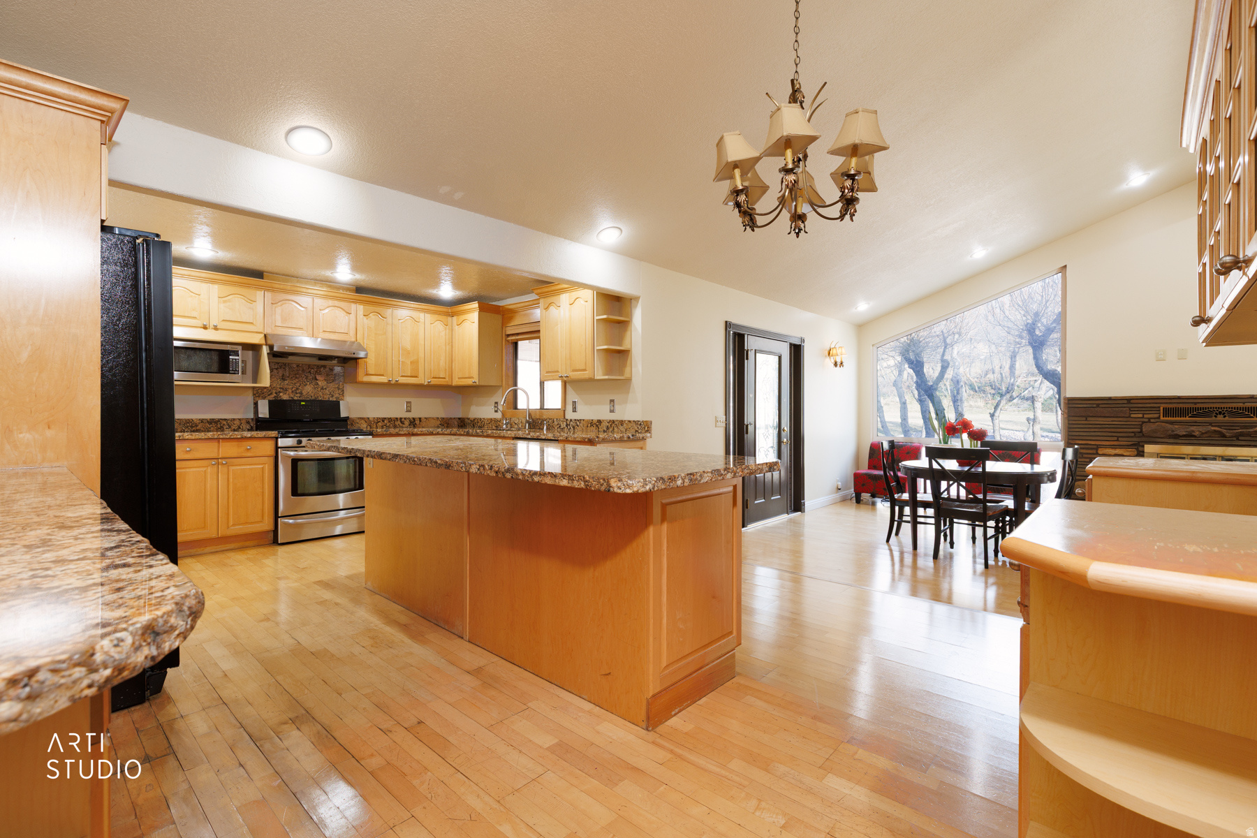 main property photo 9