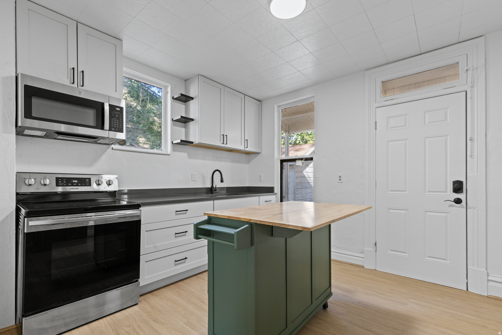 main property photo 5