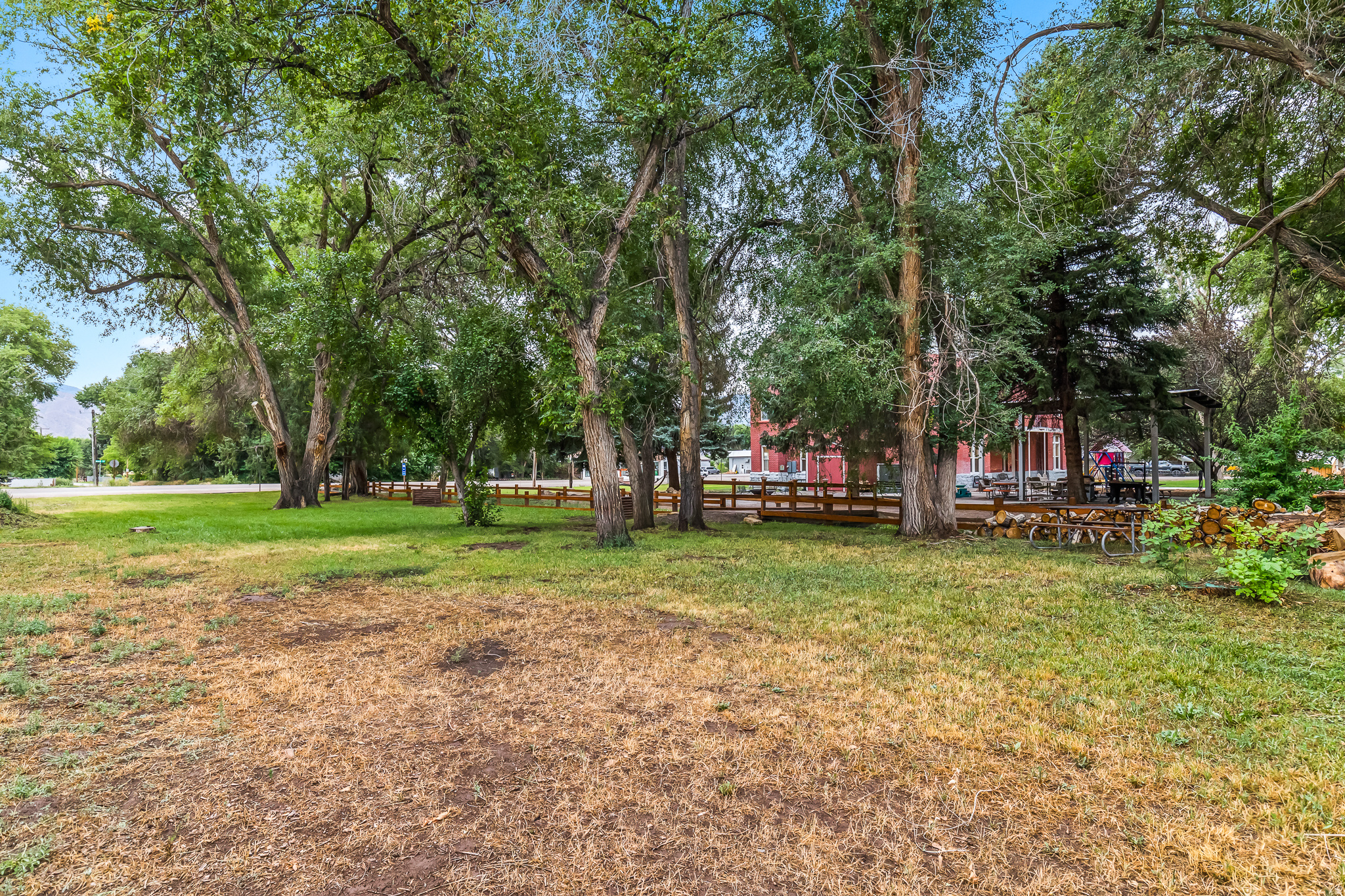main property photo 11