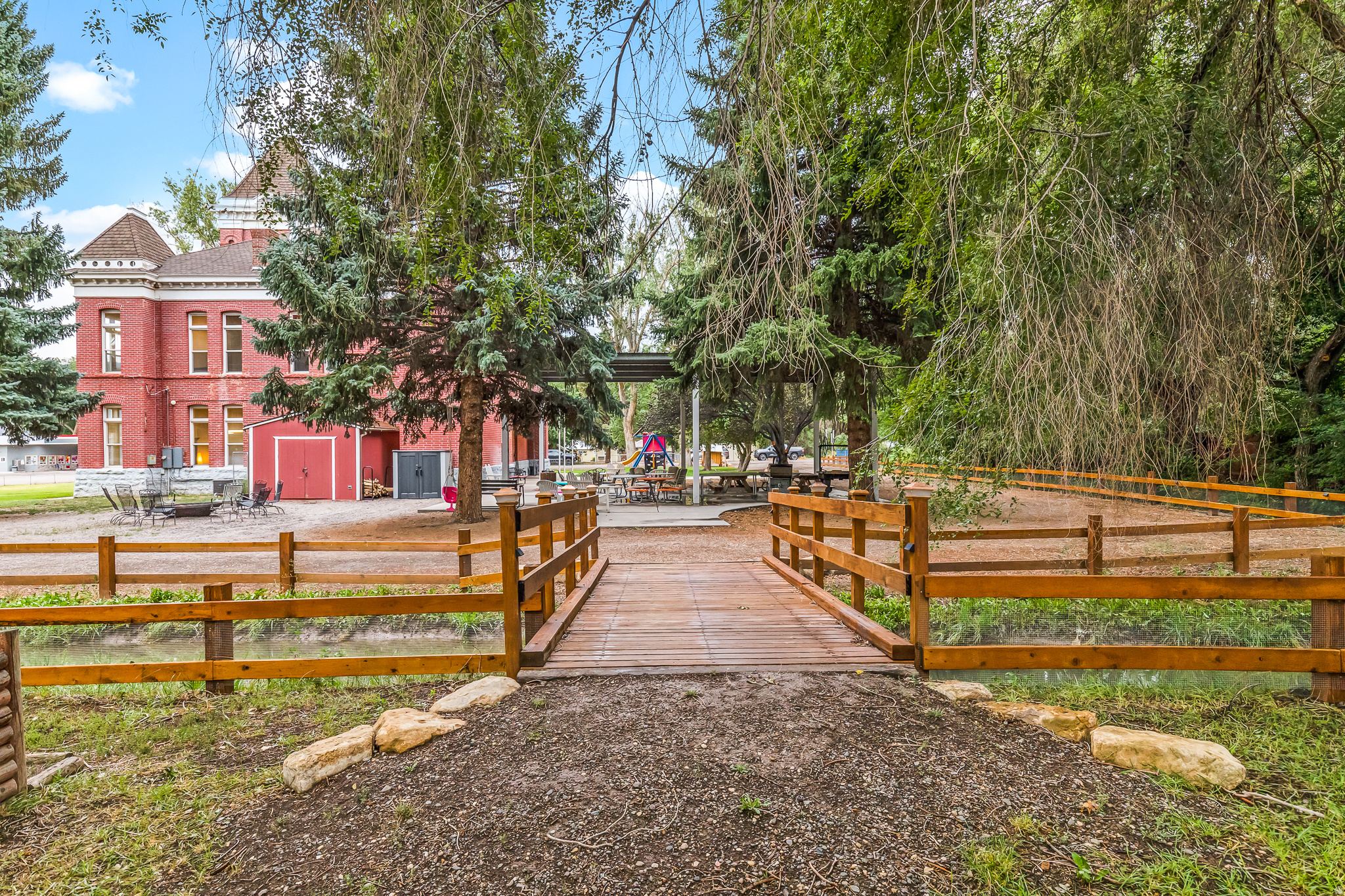 main property photo 12