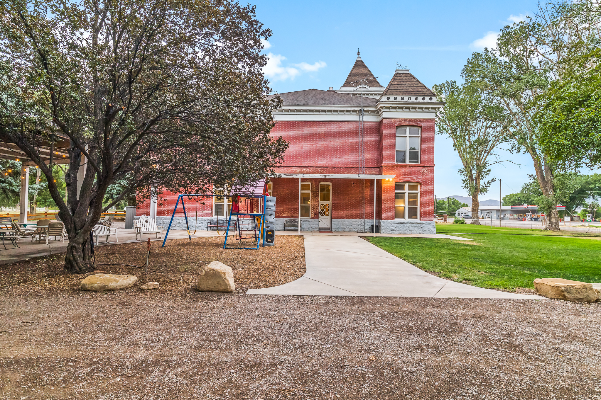 main property photo 20