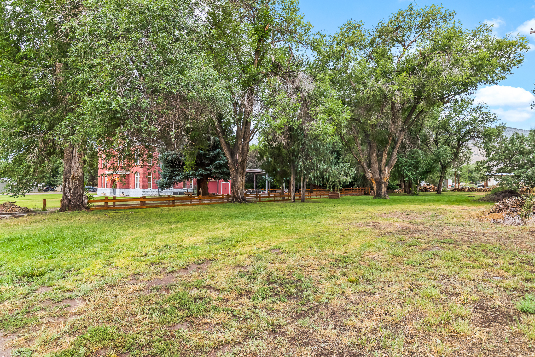 main property photo 8