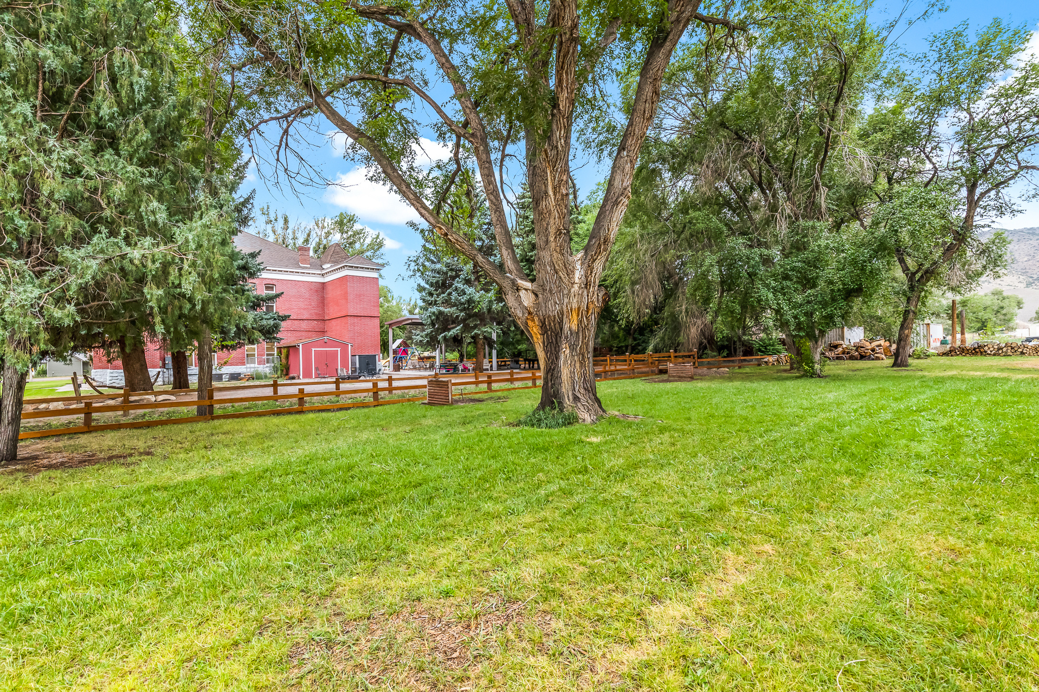 main property photo 9