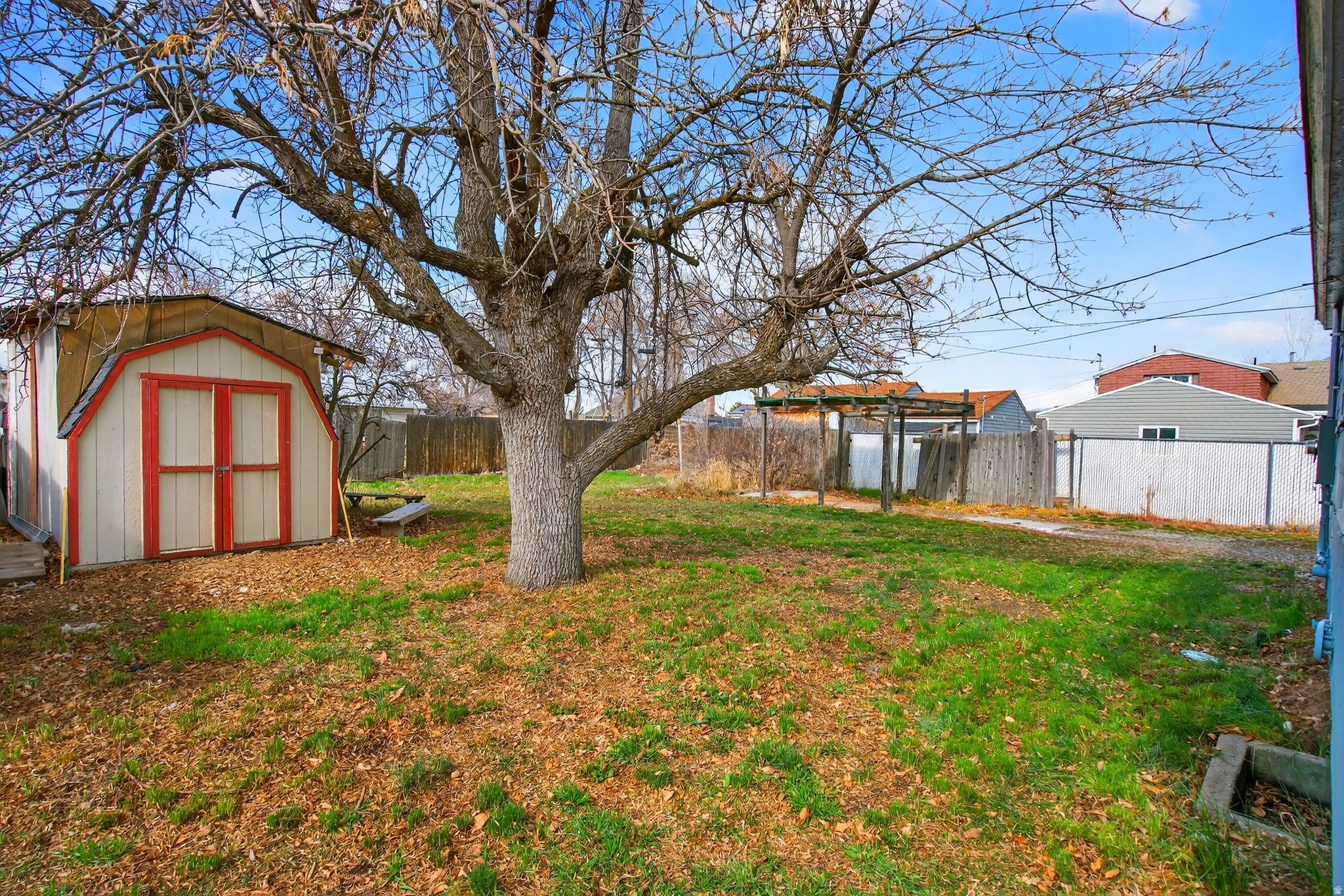main property photo 25