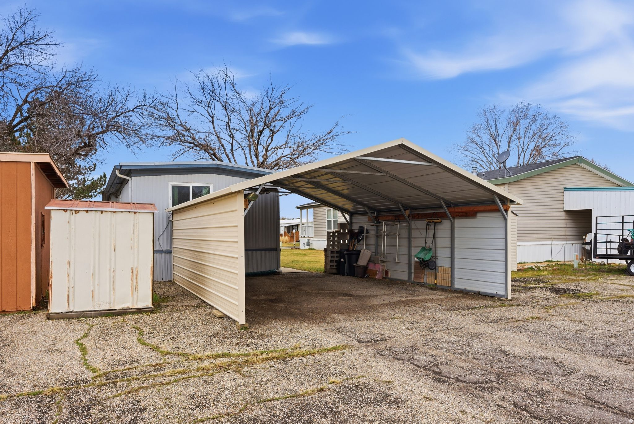 main property photo 23