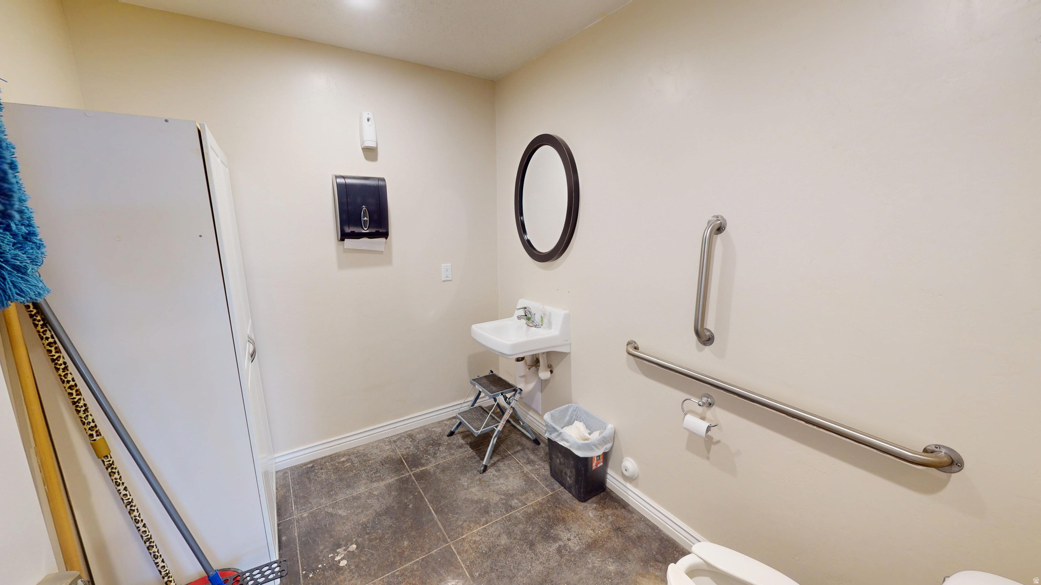 main property photo 5
