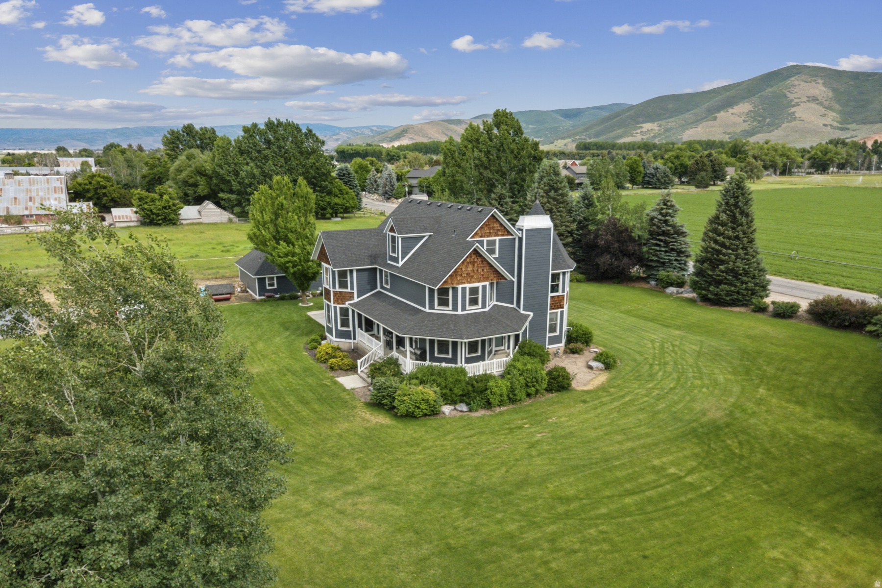 main property photo 28