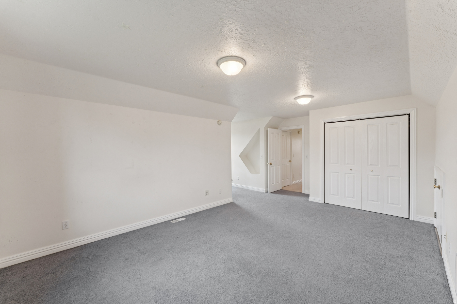 main property photo 78