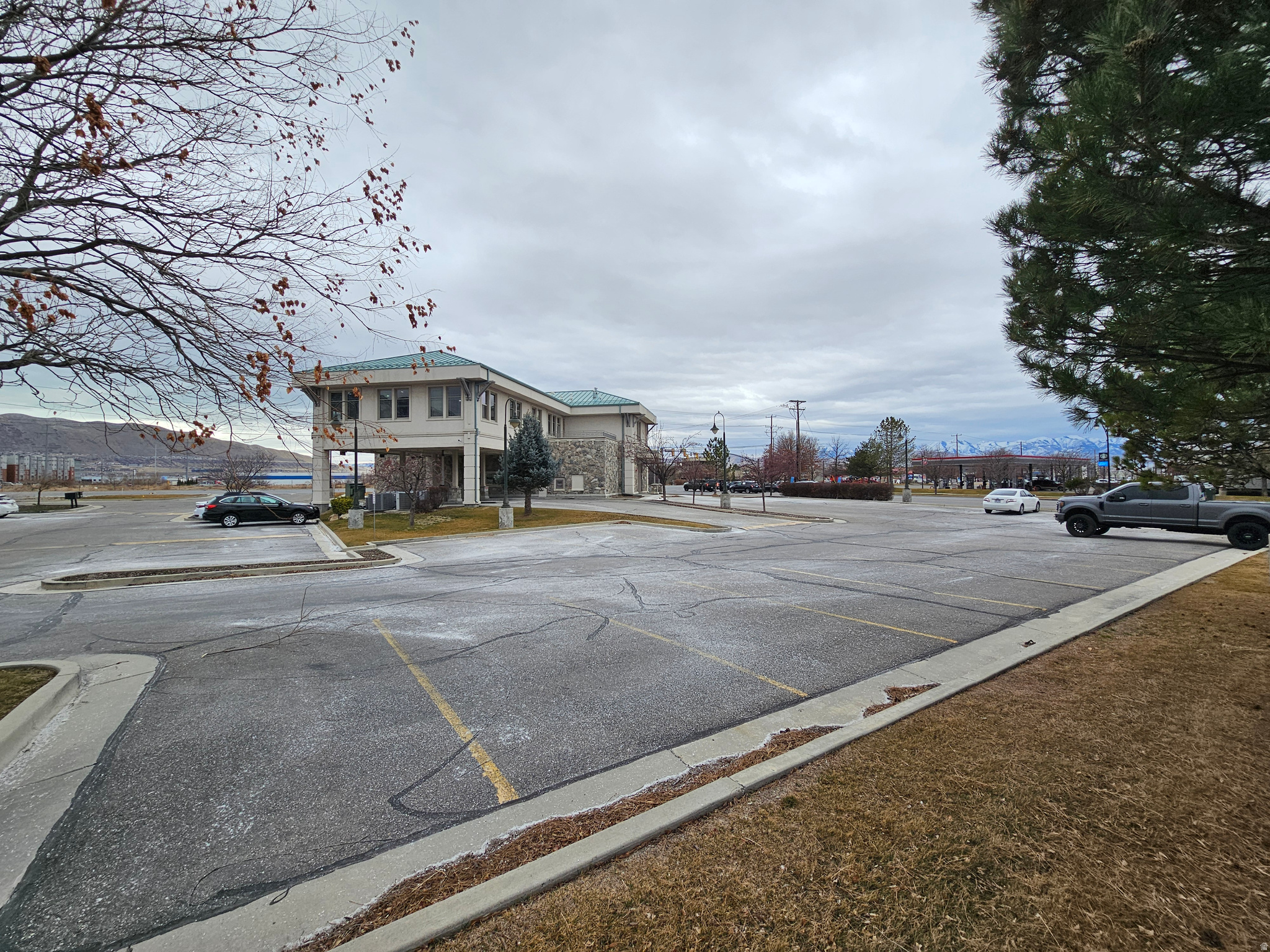 main property photo 25
