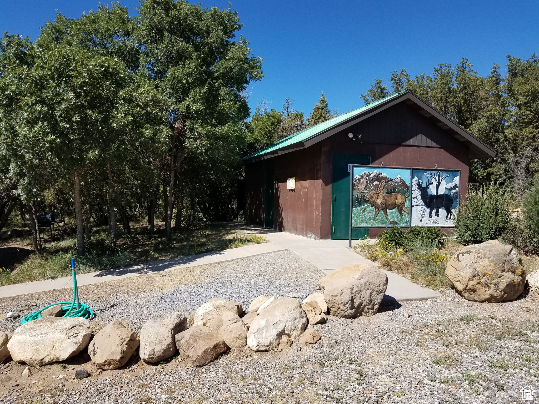 main property photo 9