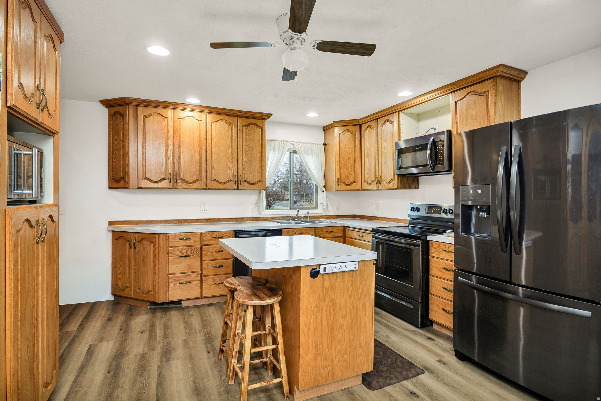 main property photo 13
