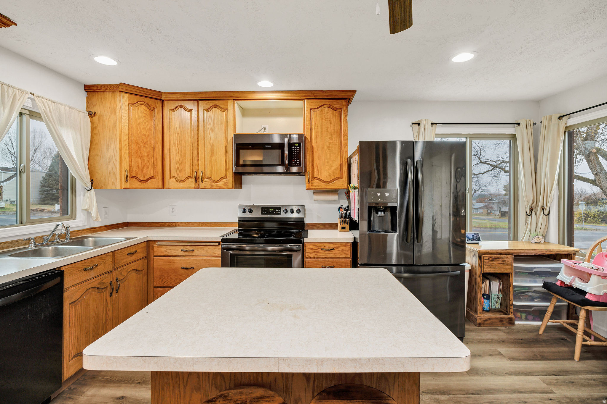 main property photo 14