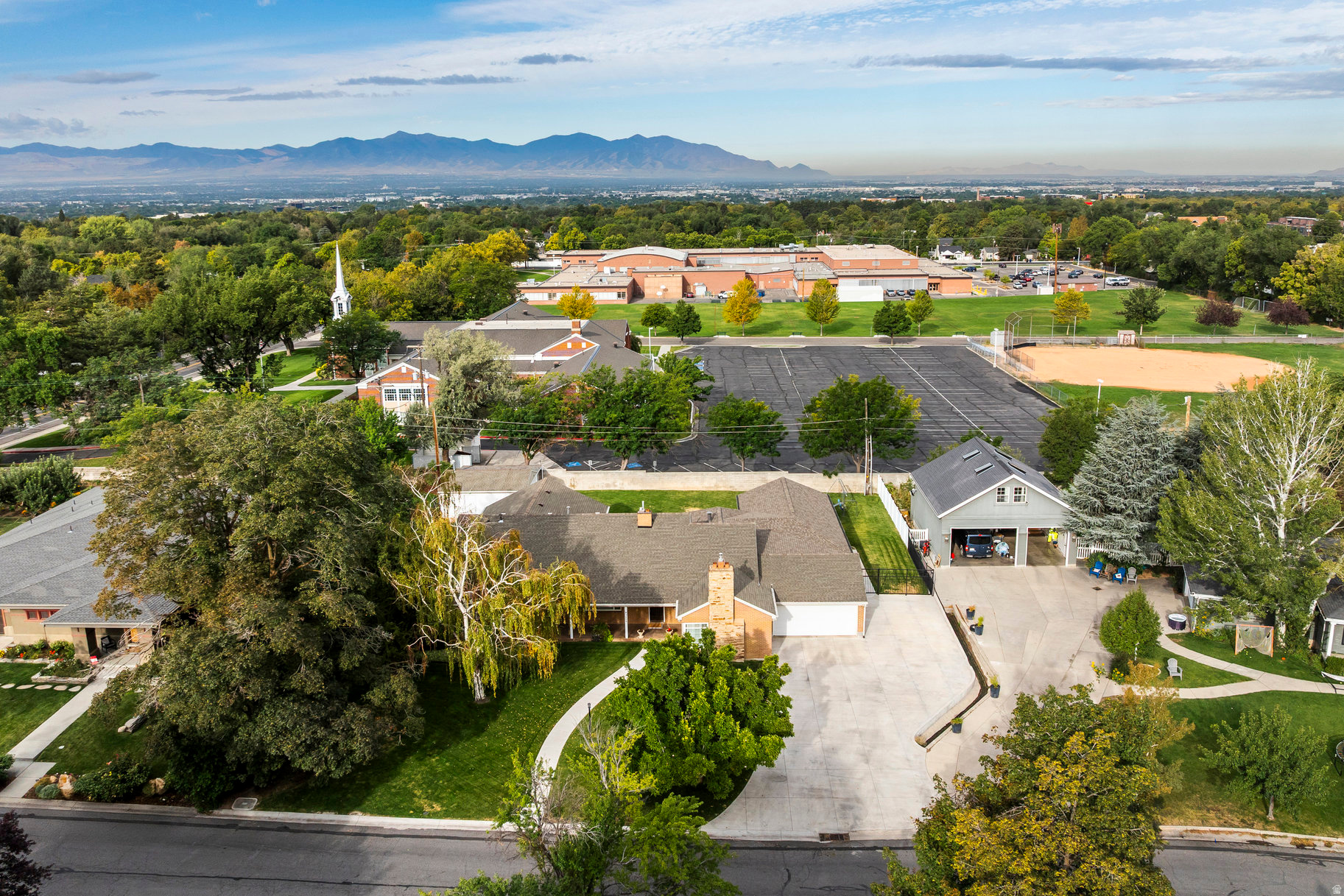 main property photo 34