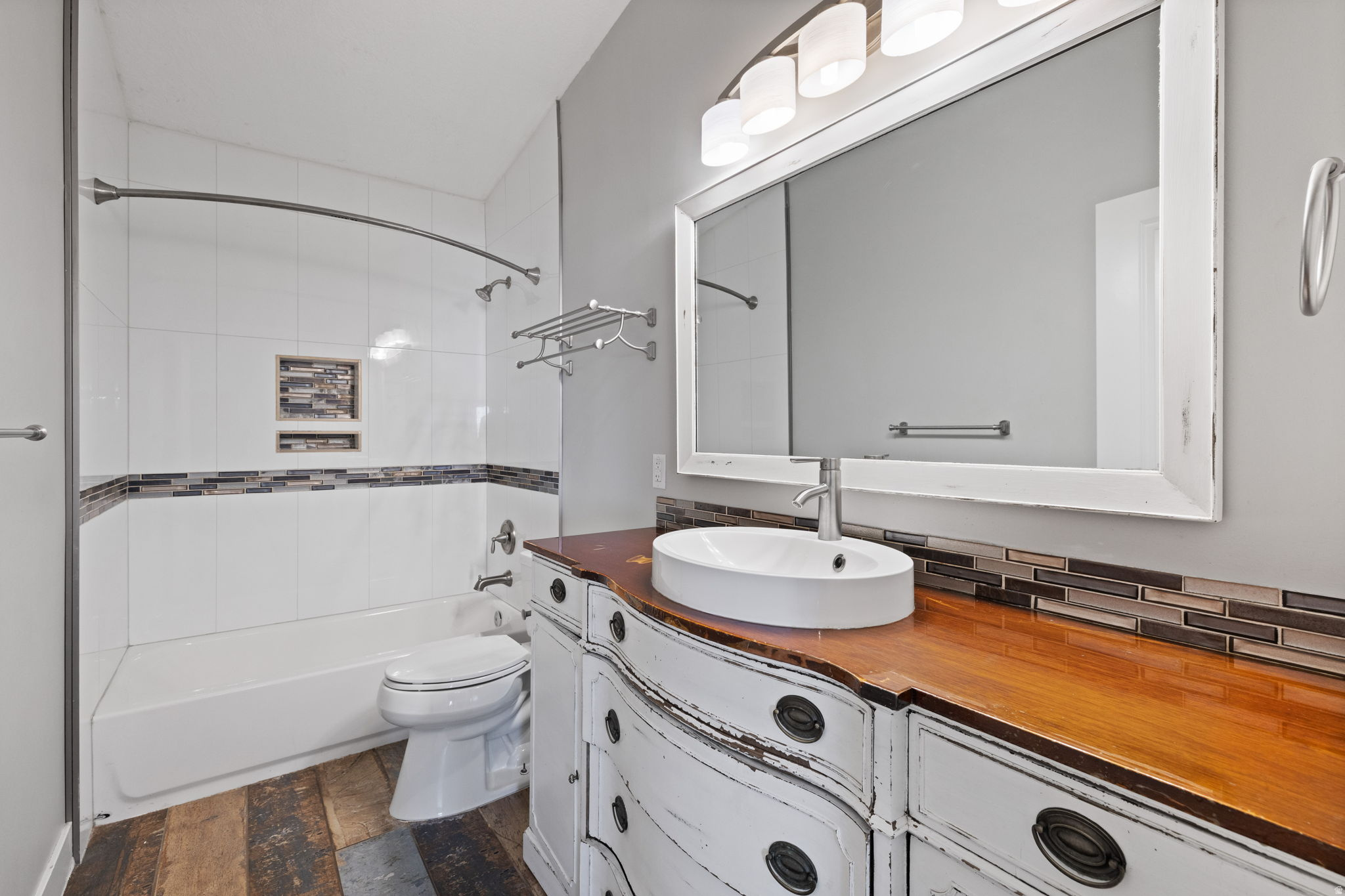 main property photo 109