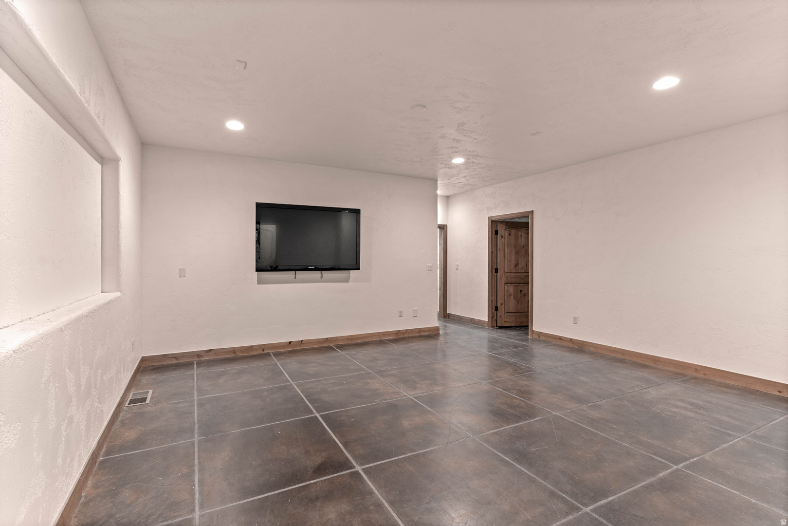 main property photo 89