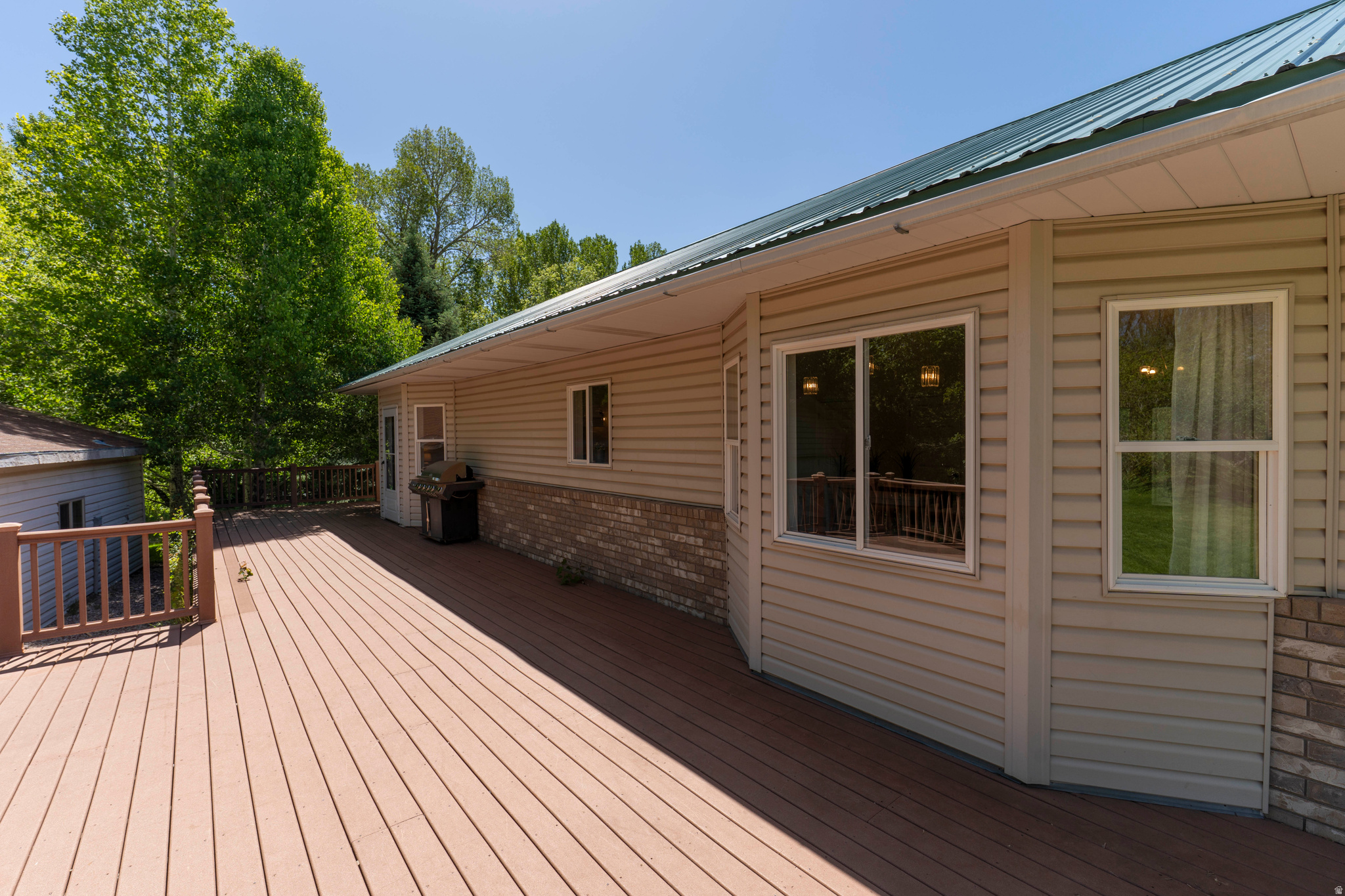 main property photo 40
