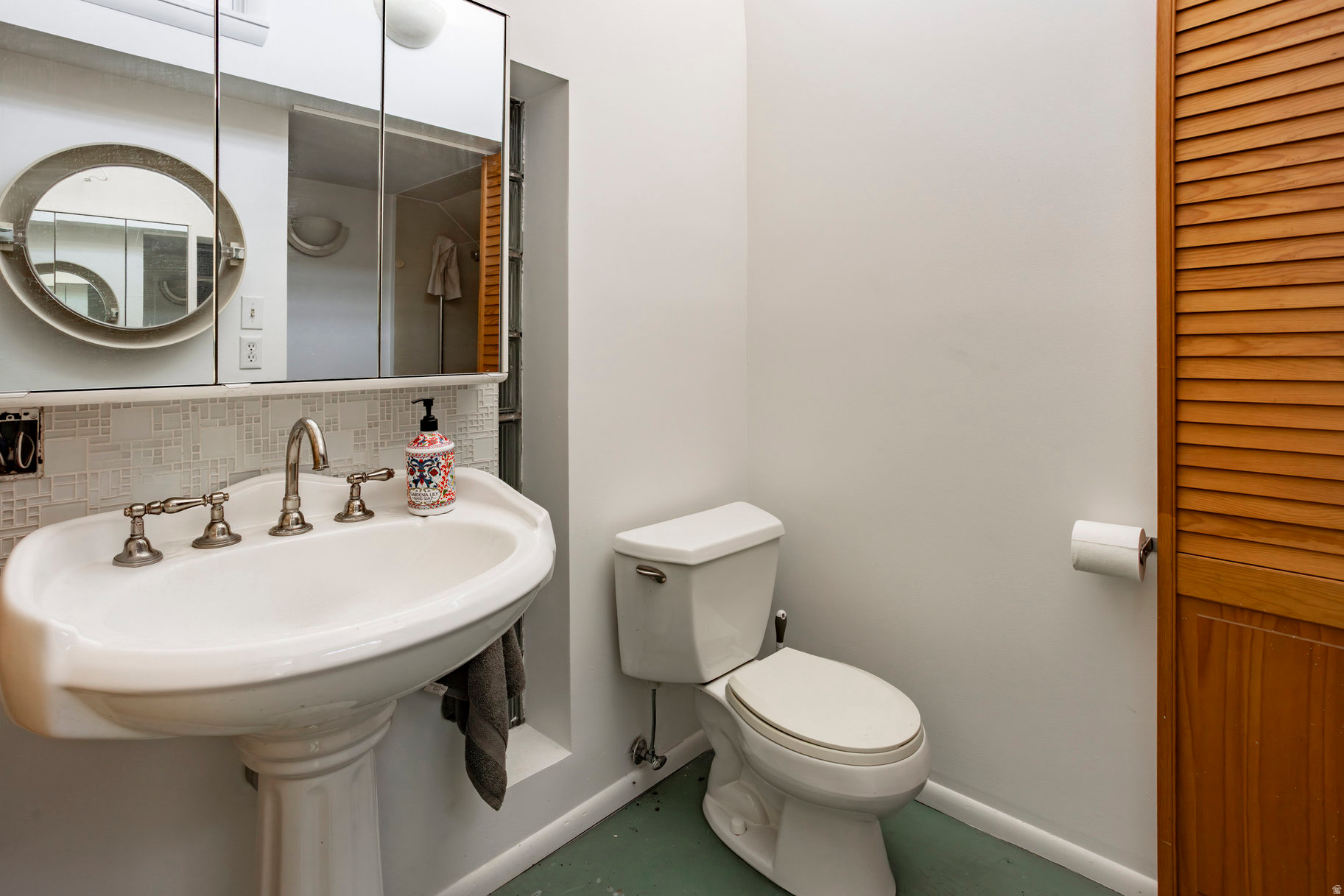 main property photo 9
