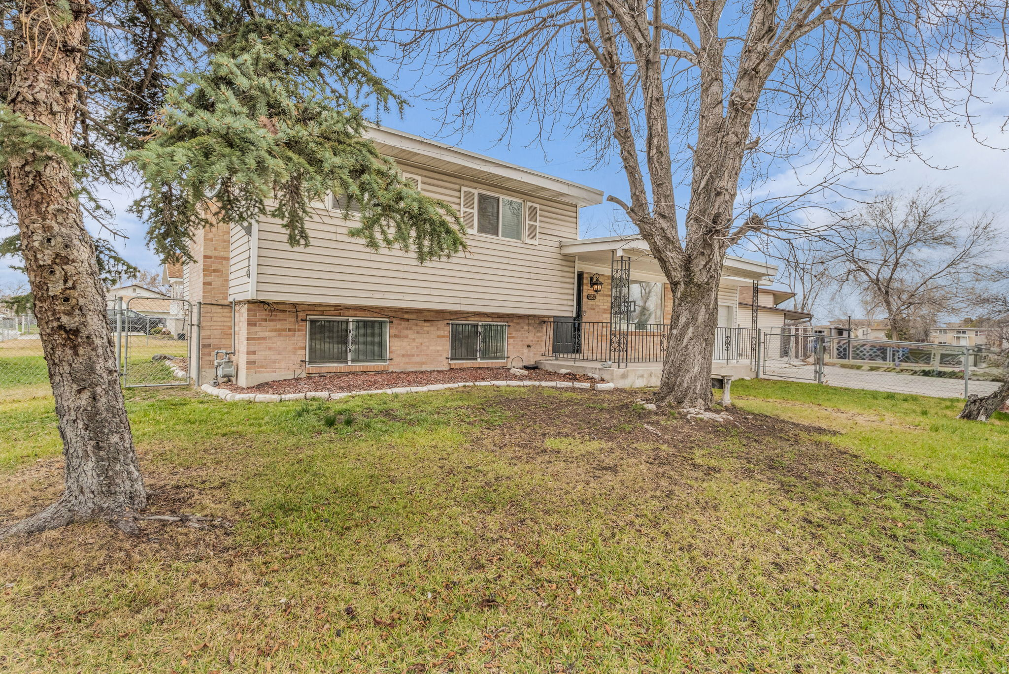 main property photo 33