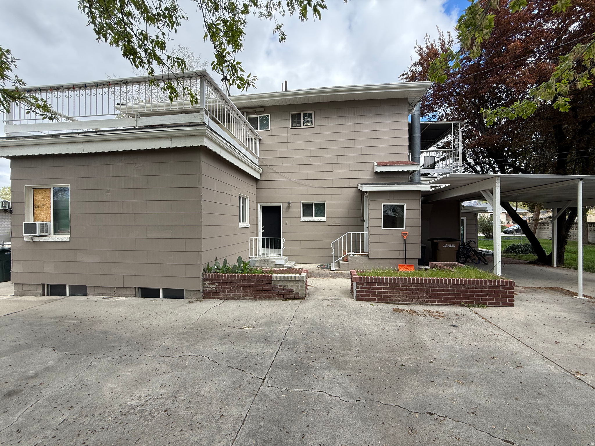 main property photo 11