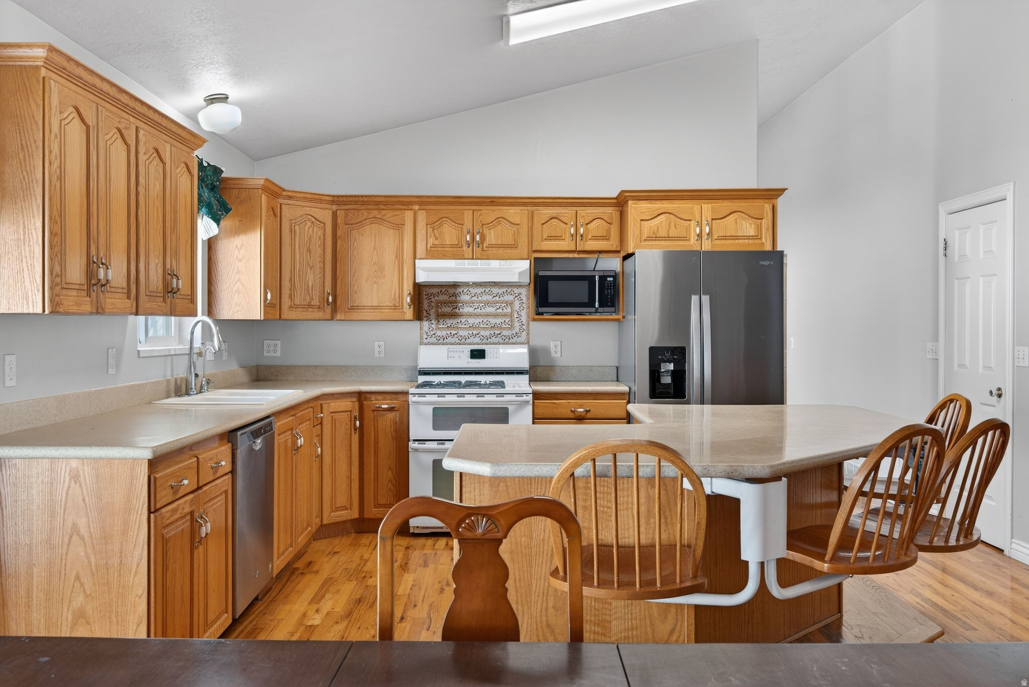 main property photo 13