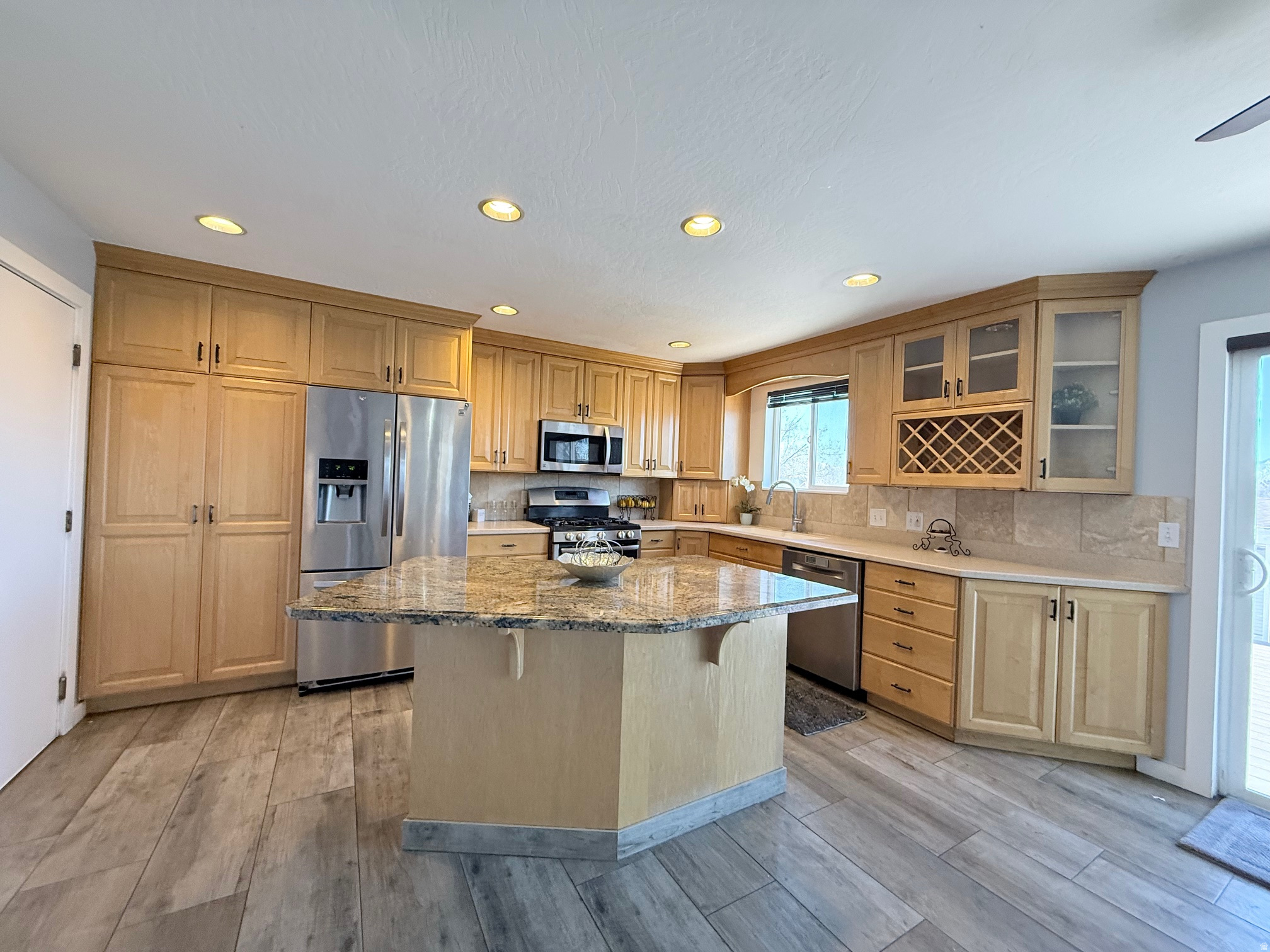 main property photo 6