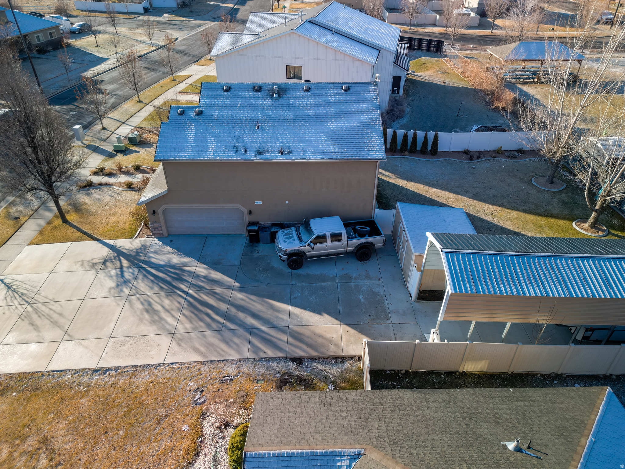 main property photo 28