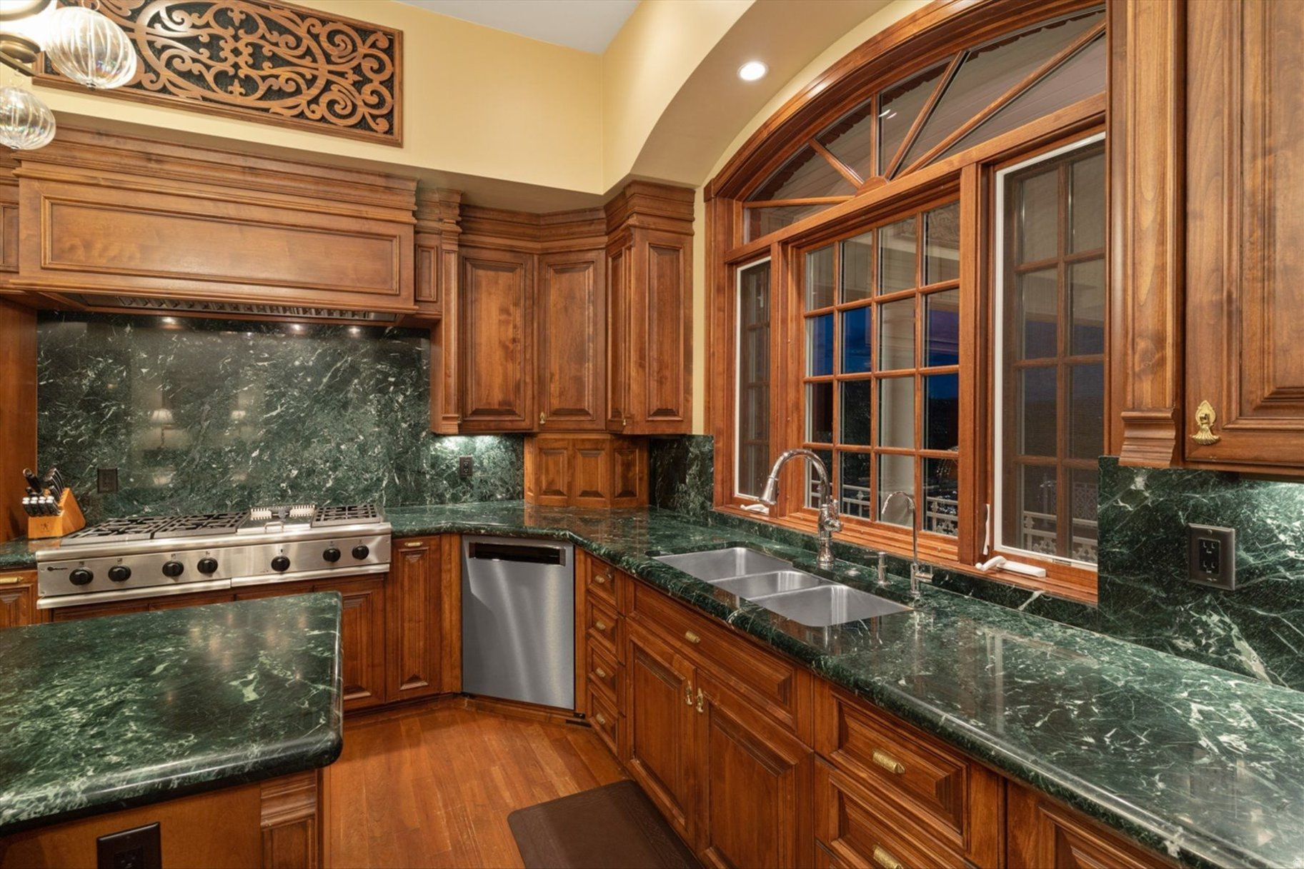 main property photo 13