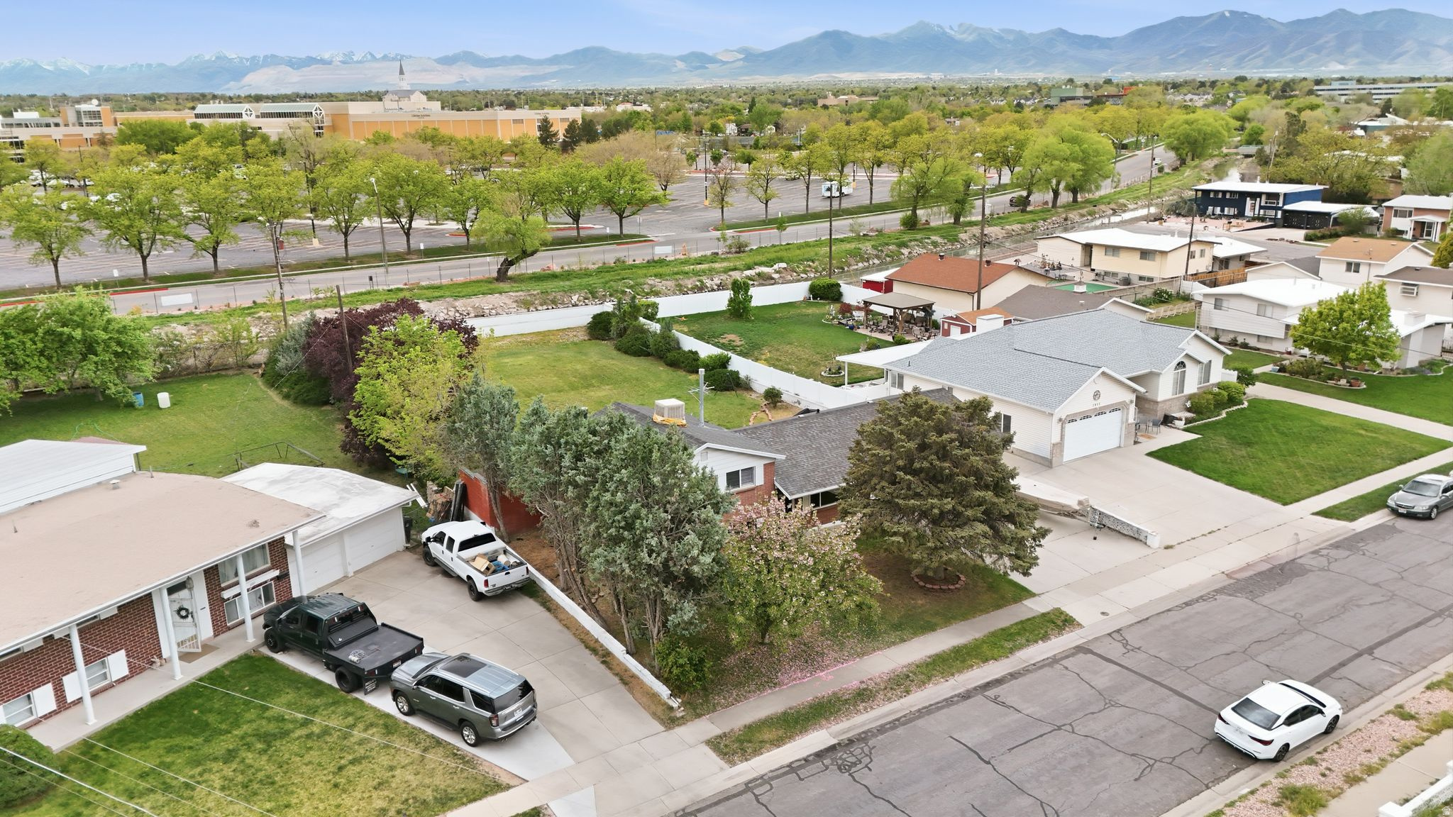 main property photo 29