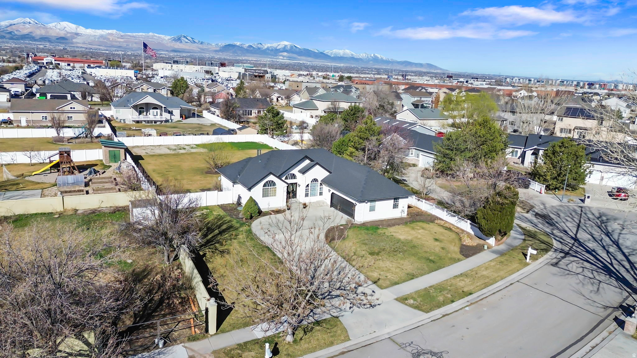 main property photo 40