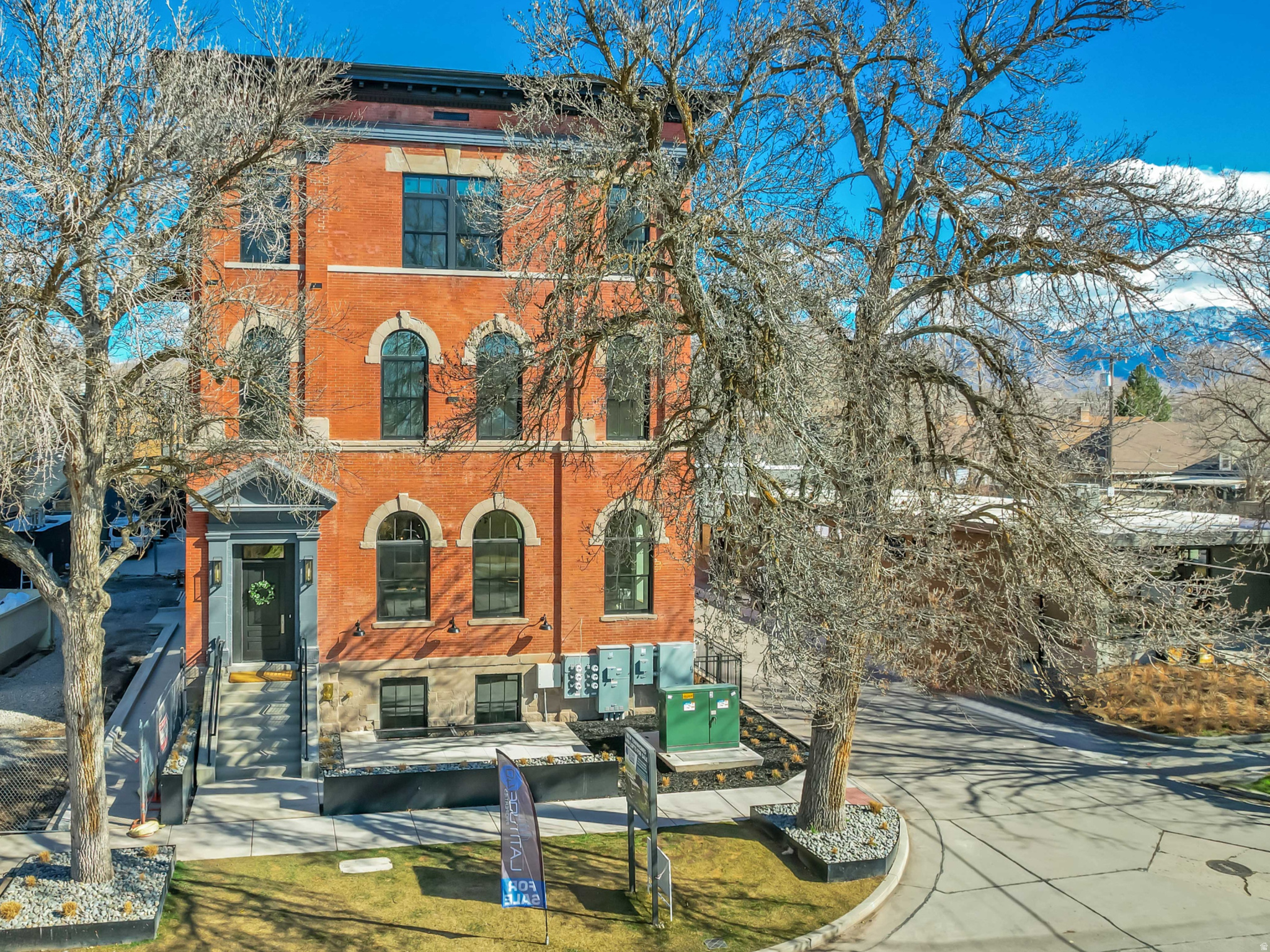 main property photo 30