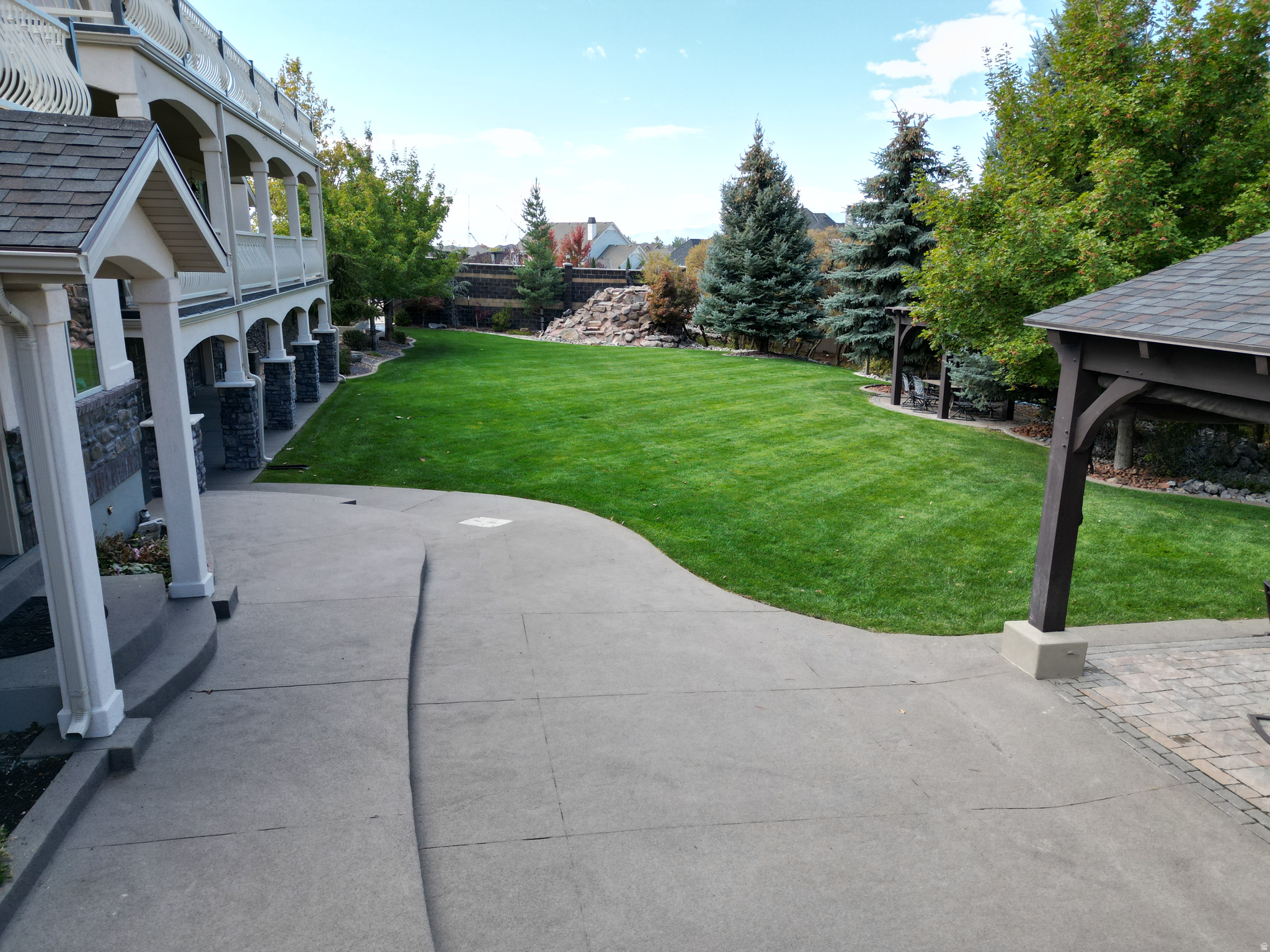 main property photo 22