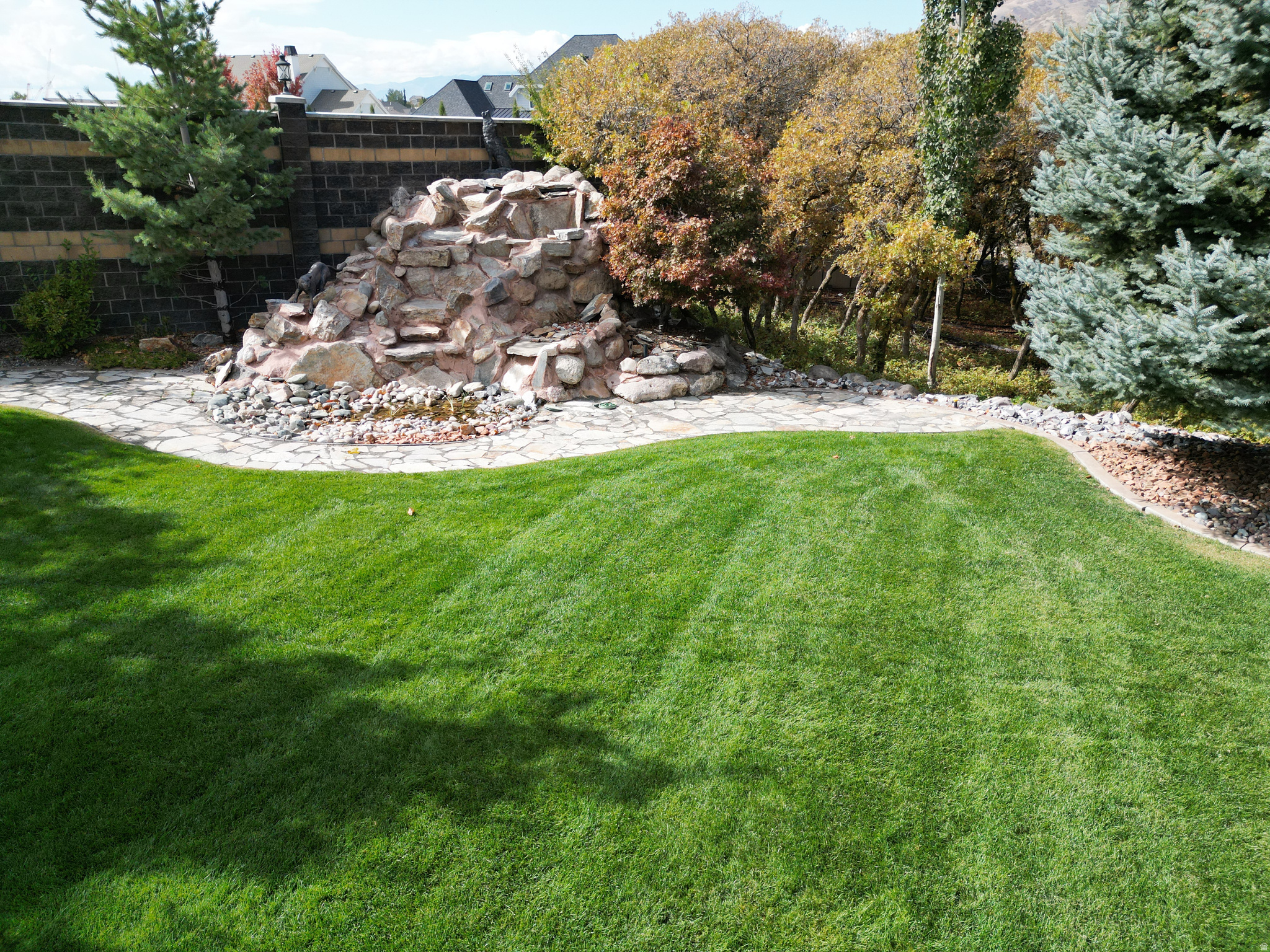 main property photo 40