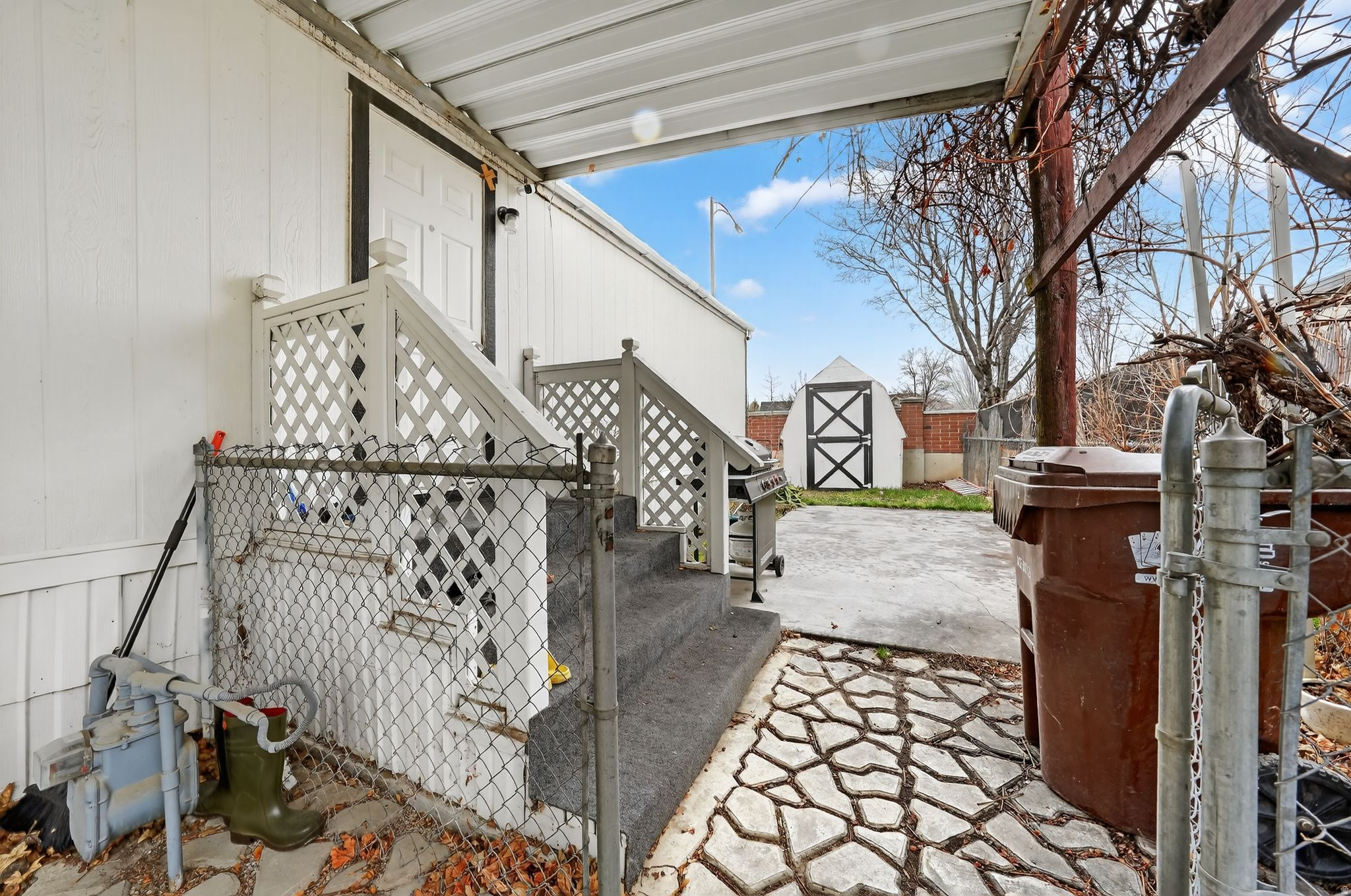 main property photo 17