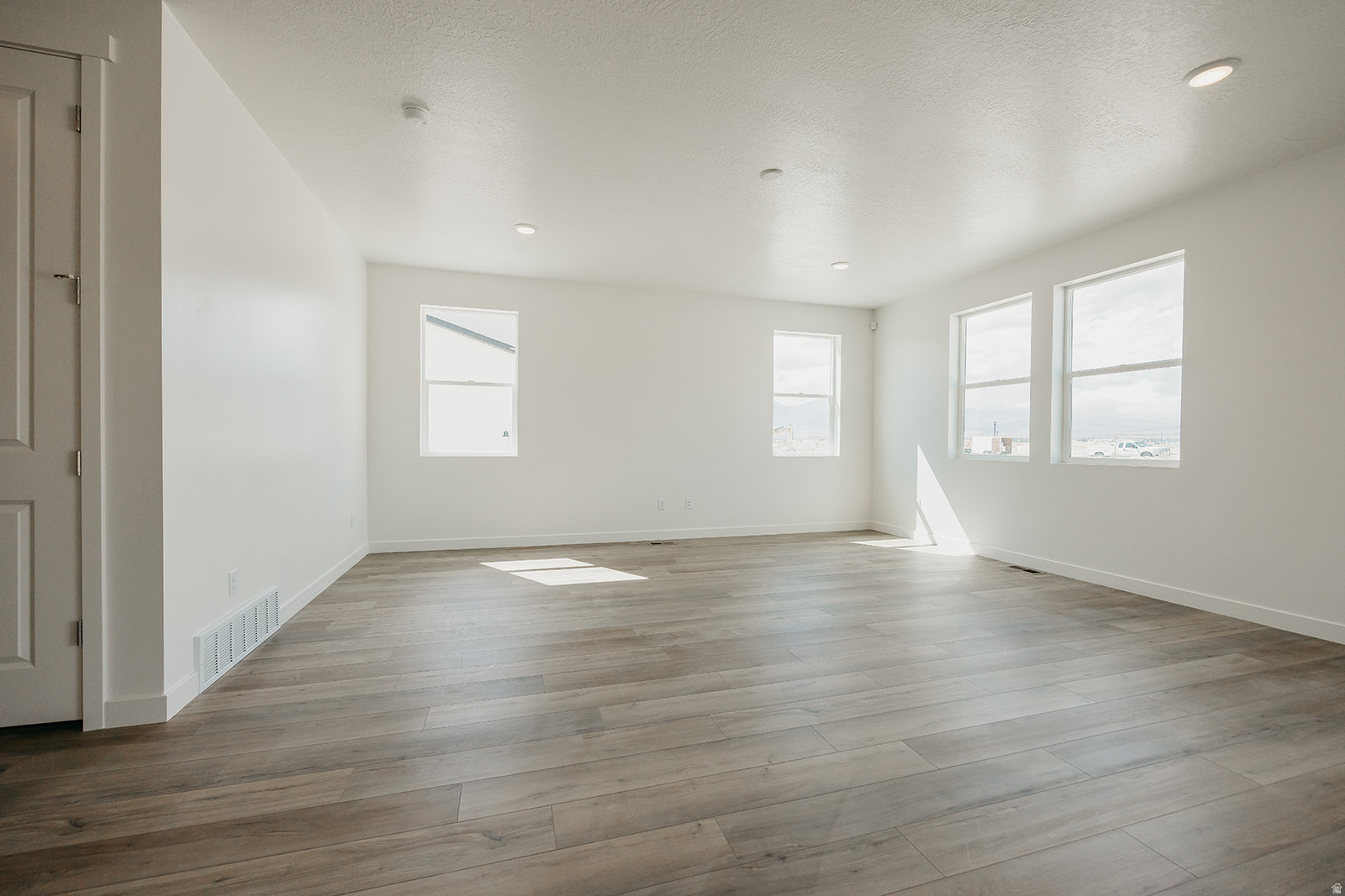 main property photo 67
