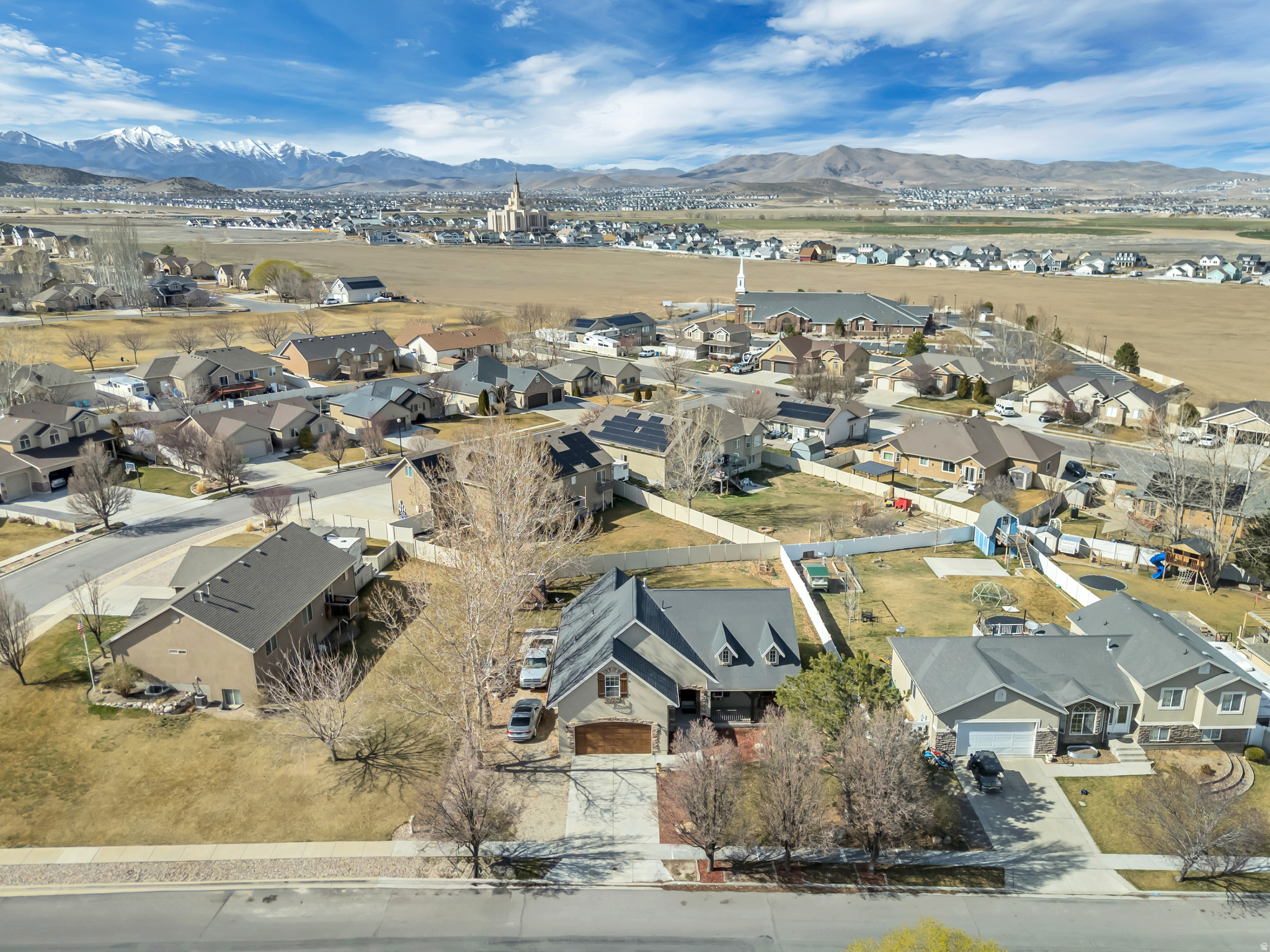 main property photo 30
