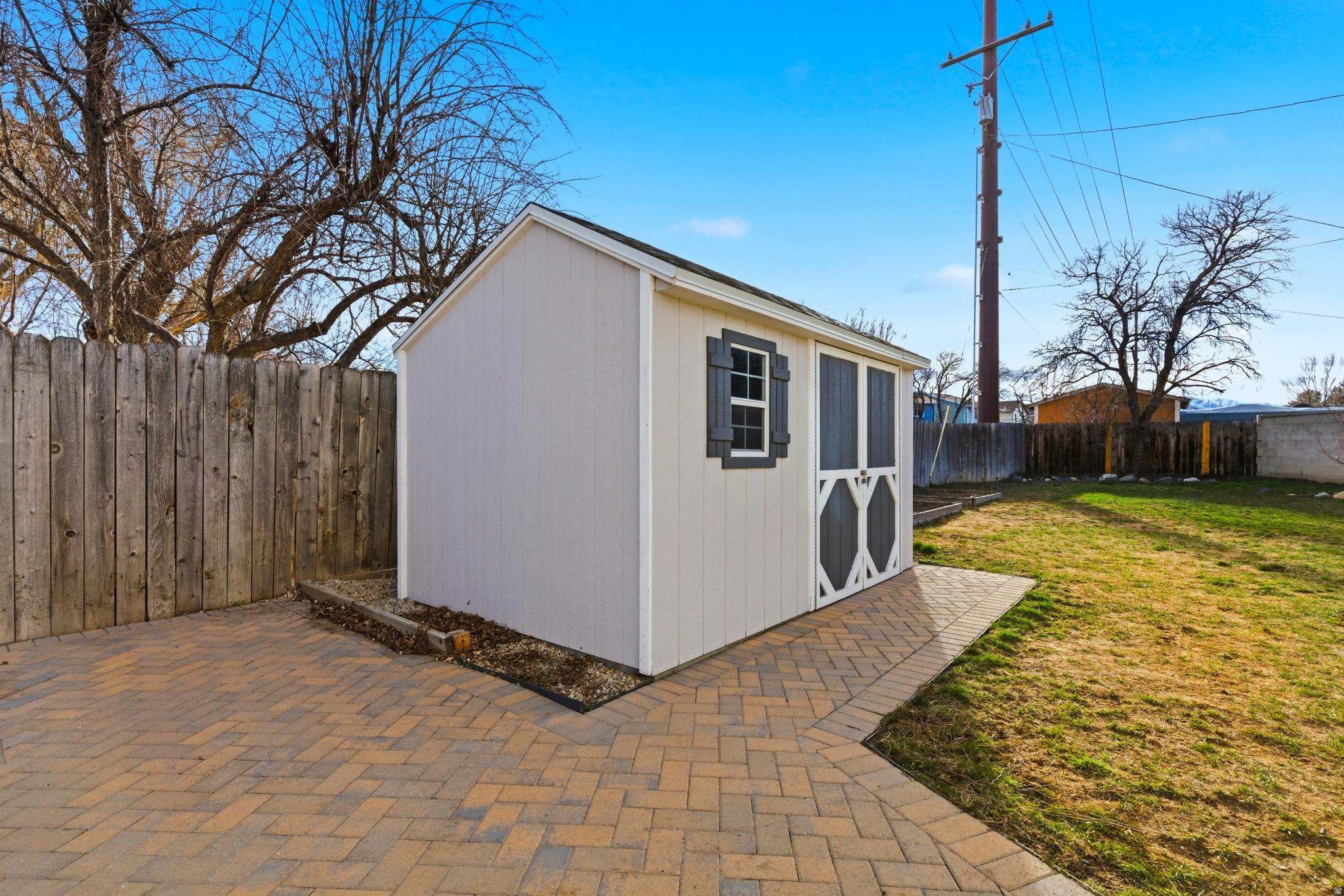main property photo 25